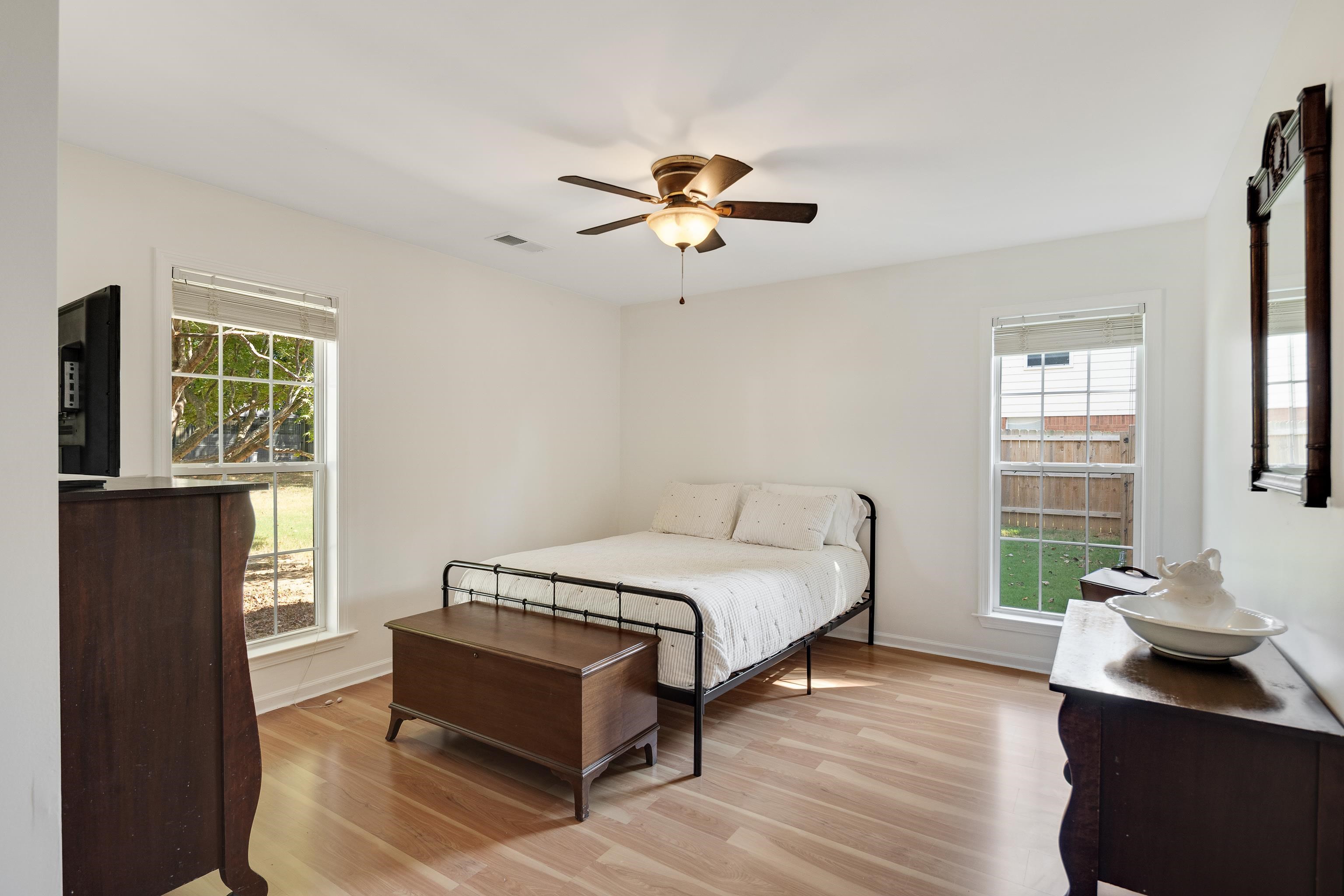 226 Thomas Ter Property Photo 13