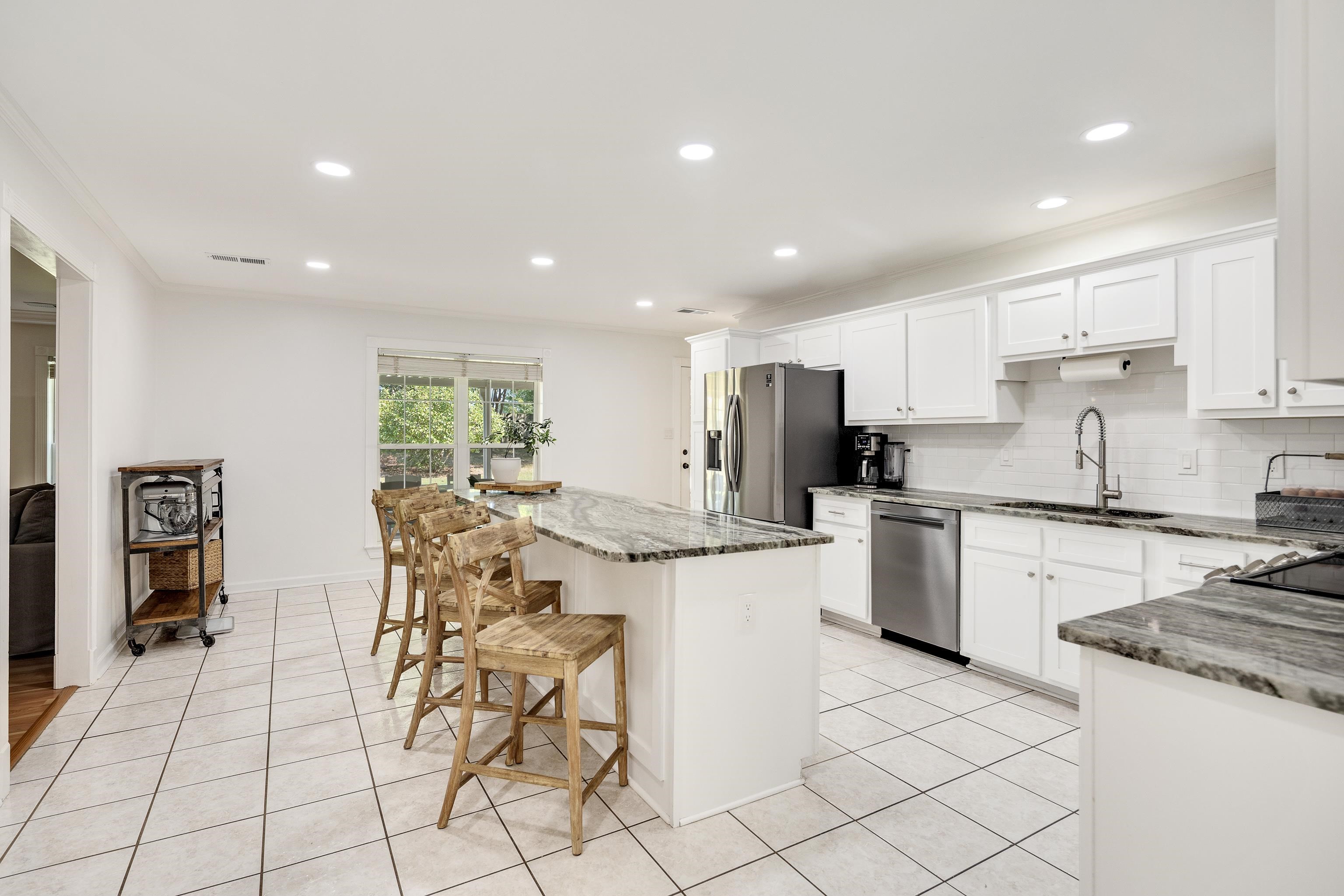 226 Thomas Ter Property Photo 15
