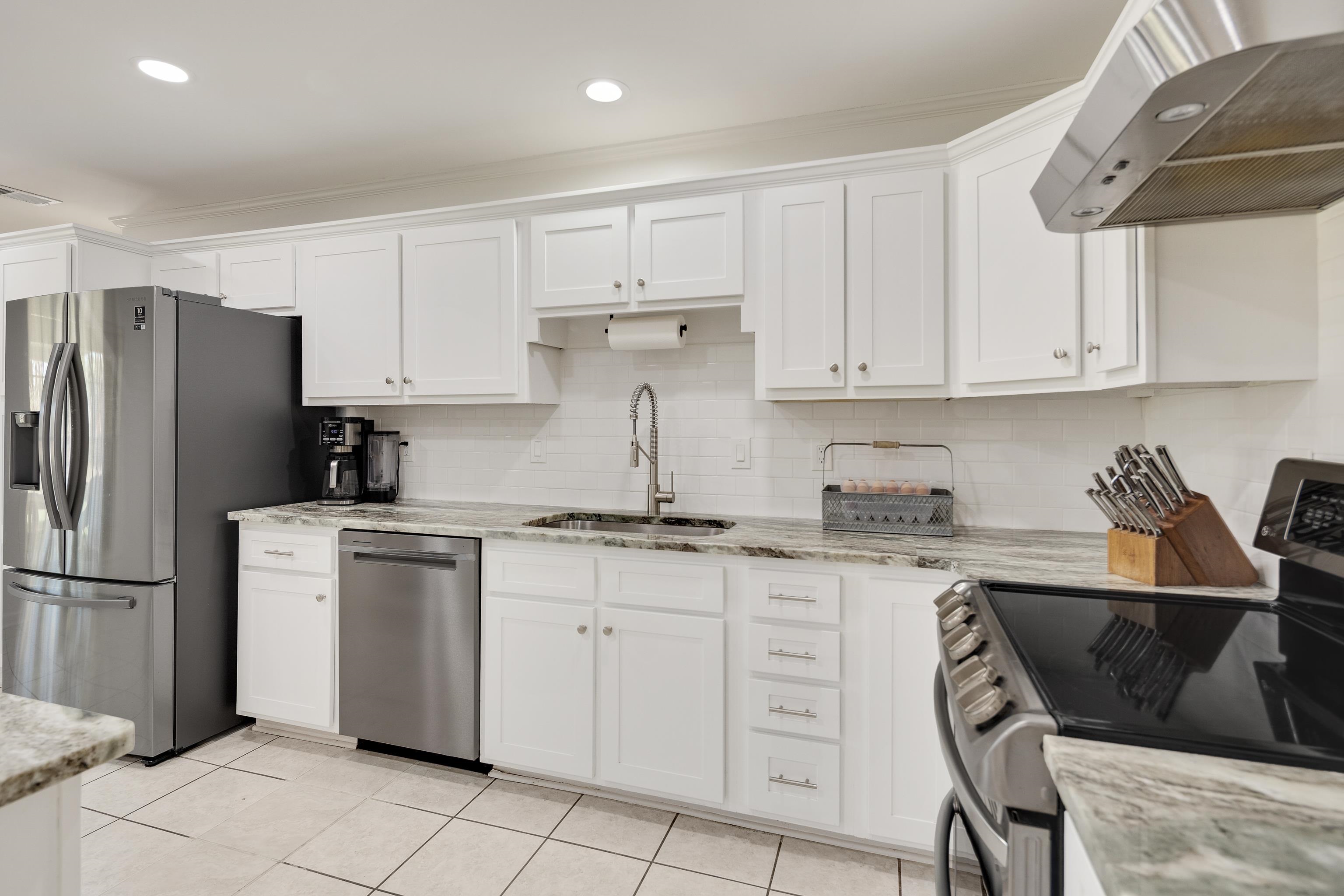 226 Thomas Ter Property Photo 18