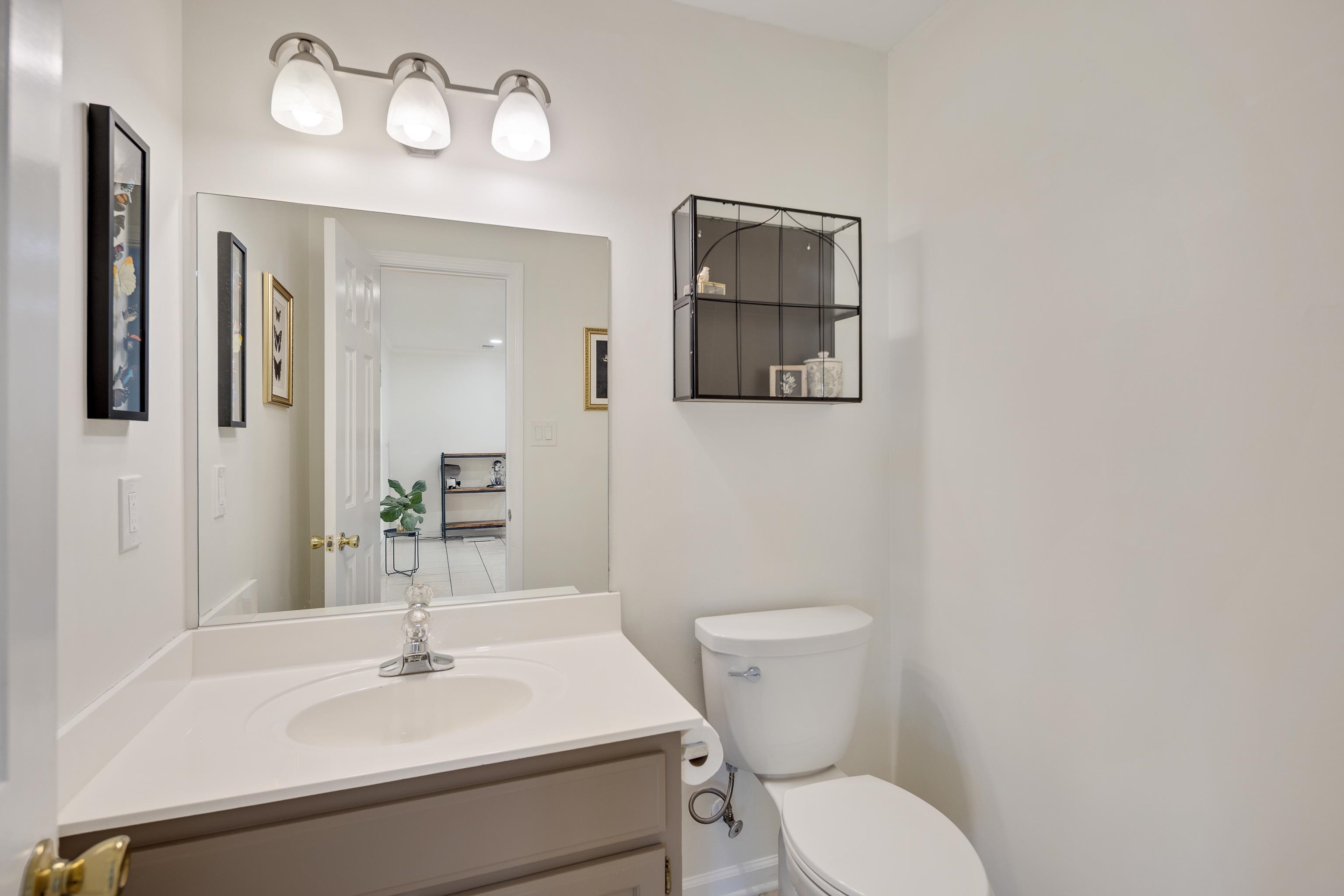 226 Thomas Ter Property Photo 19
