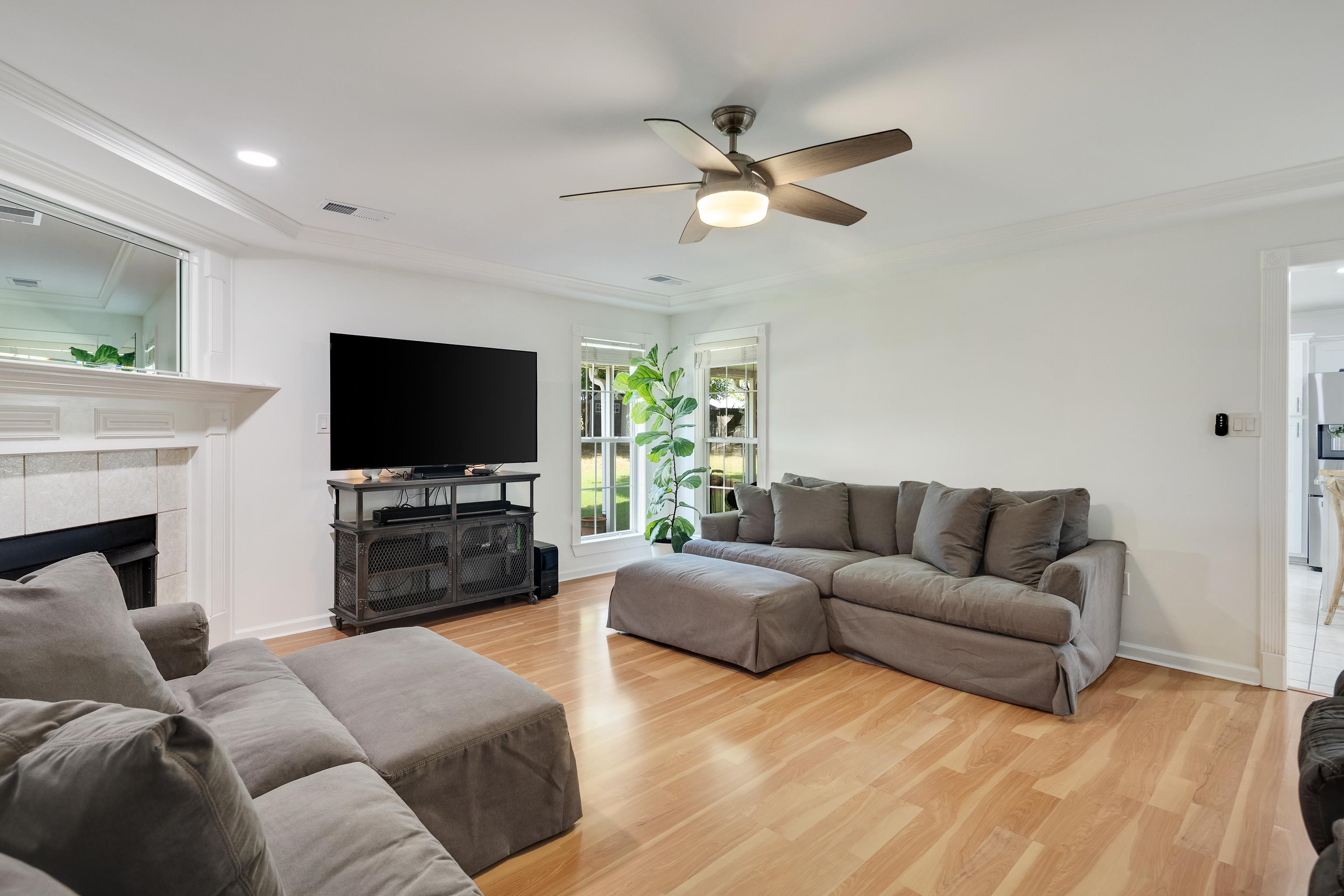 226 Thomas Ter Property Photo 24