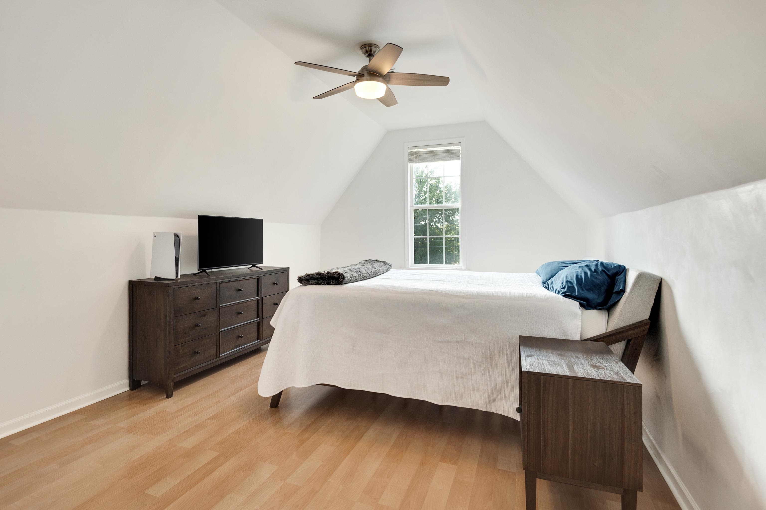 226 Thomas Ter Property Photo 27