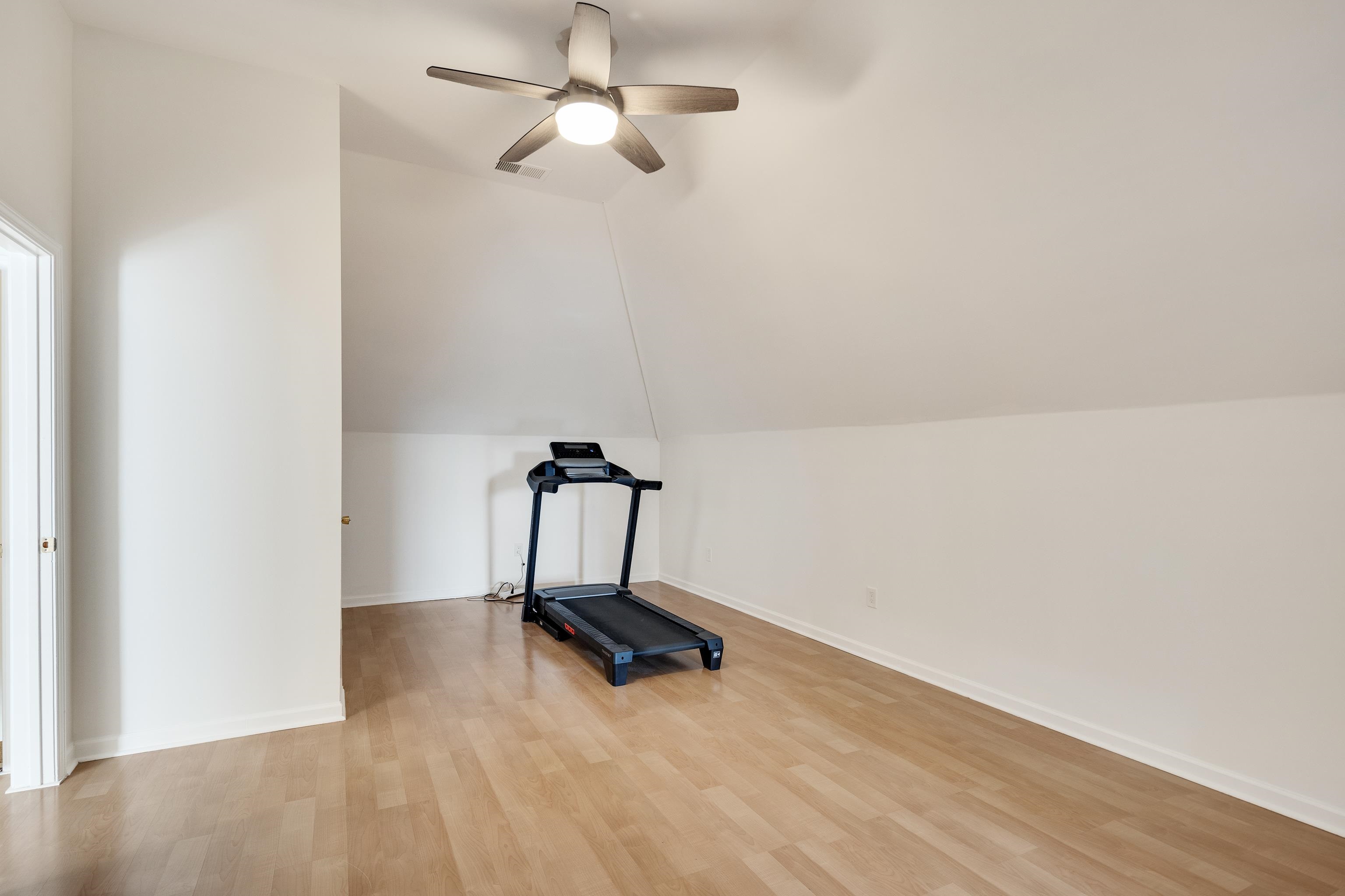 226 Thomas Ter Property Photo 28