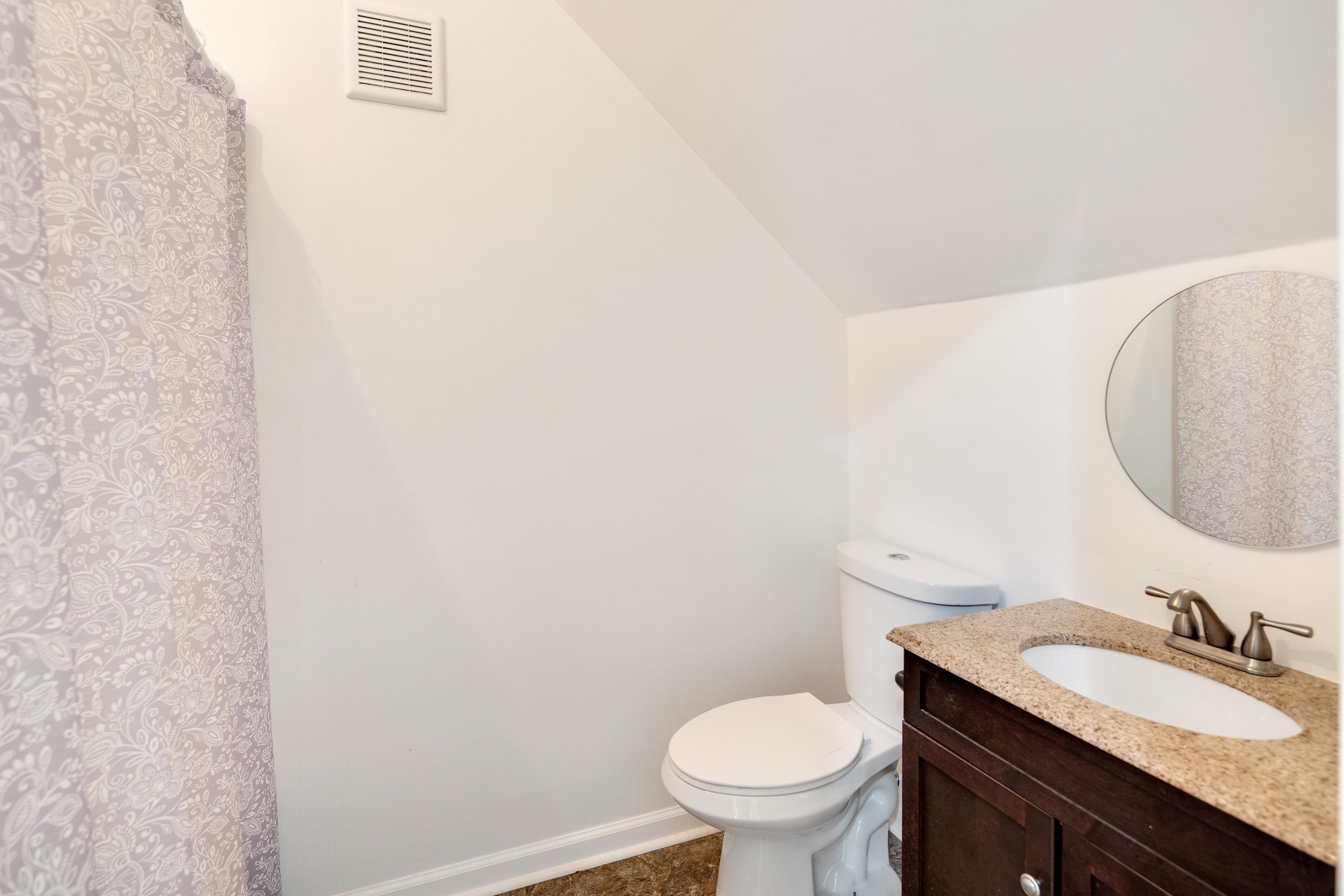 226 Thomas Ter Property Photo 31