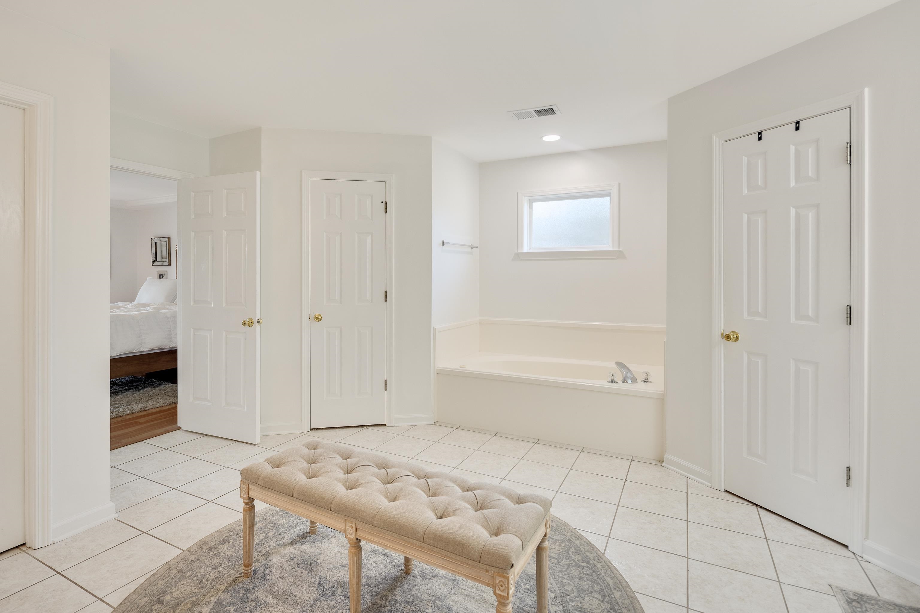 226 Thomas Ter Property Photo 34