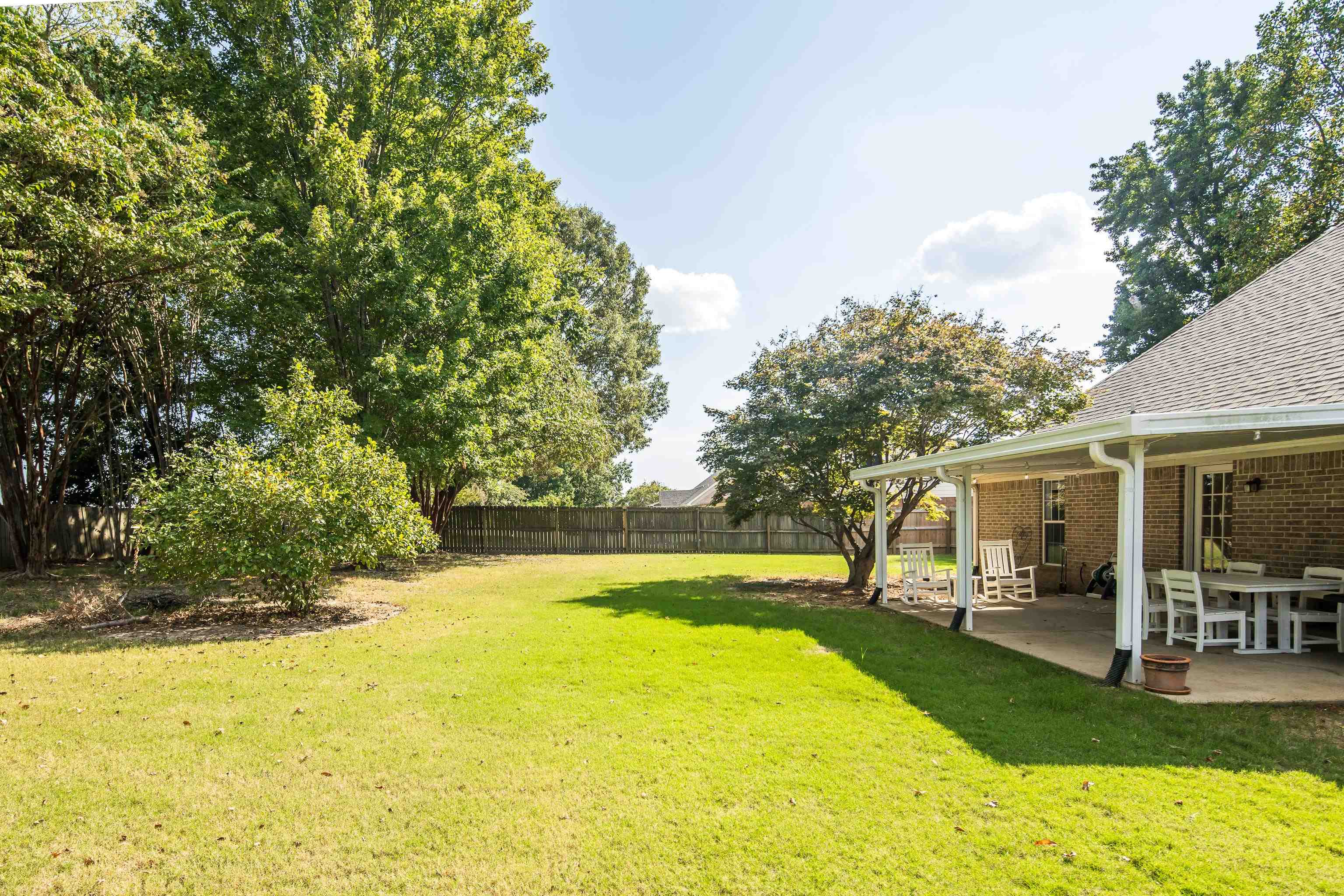 226 Thomas Ter Property Photo 35