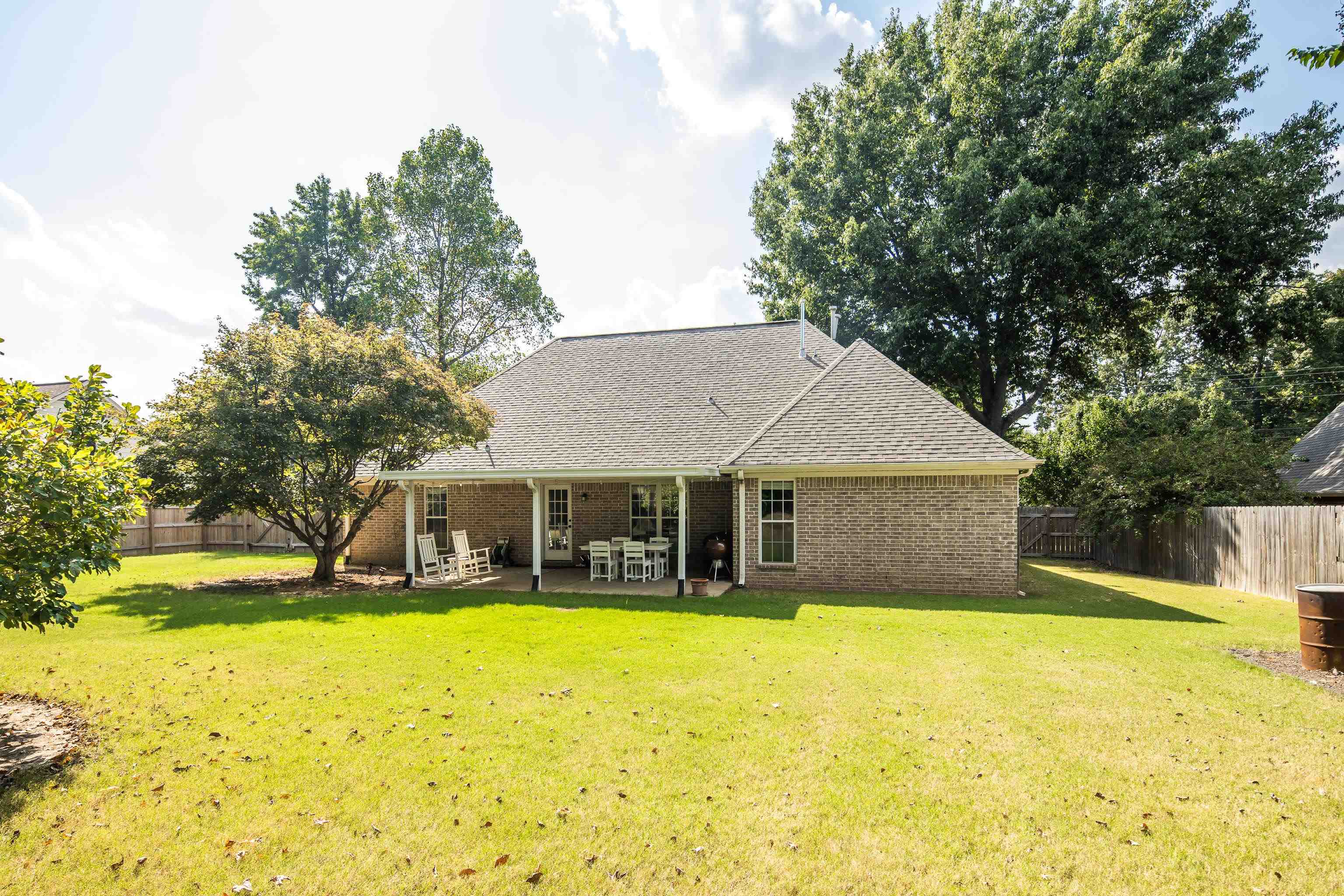 226 Thomas Ter Property Photo 37