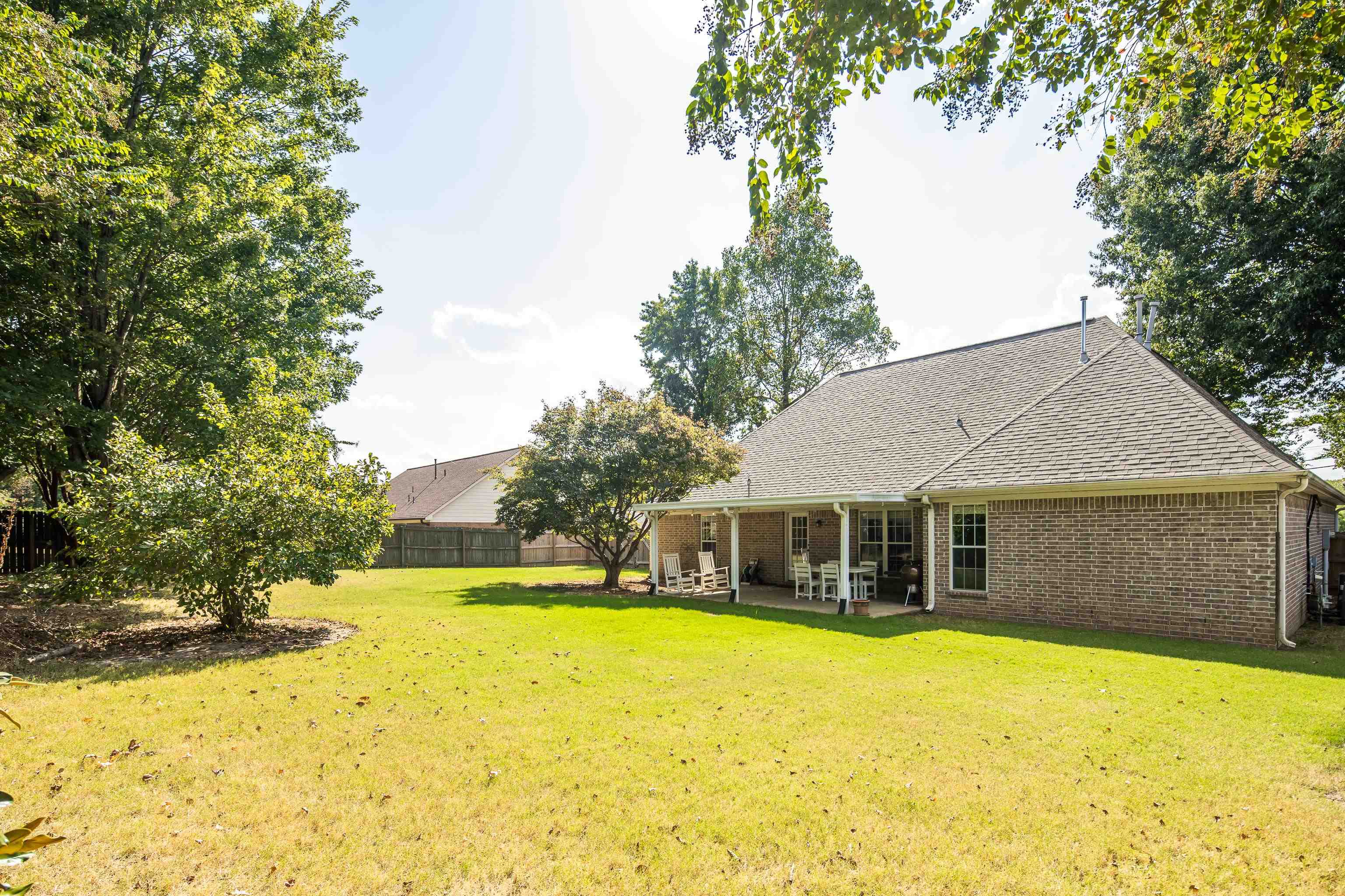 226 Thomas Ter Property Photo 38