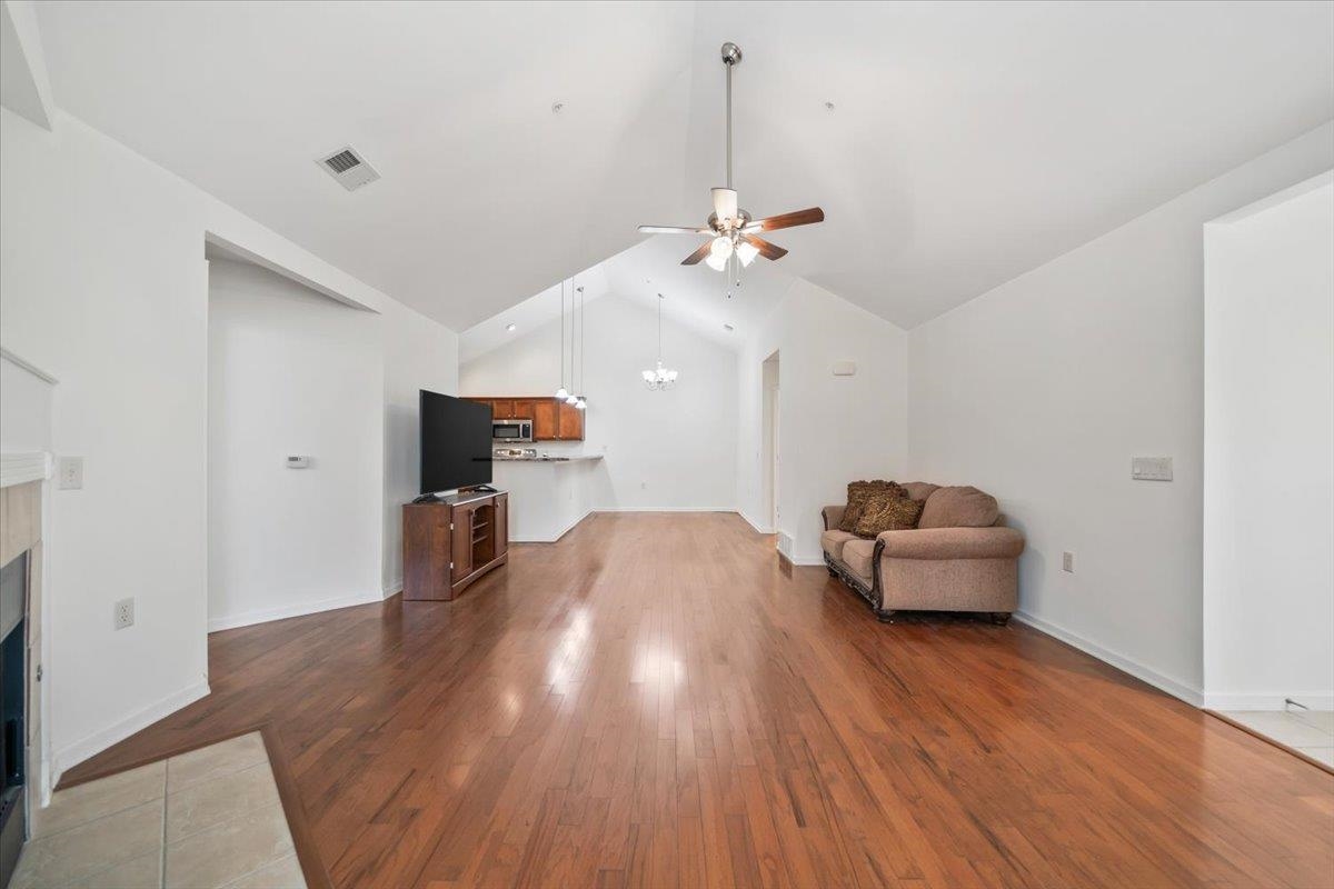 1700 W Southfield Cir Property Photo 6