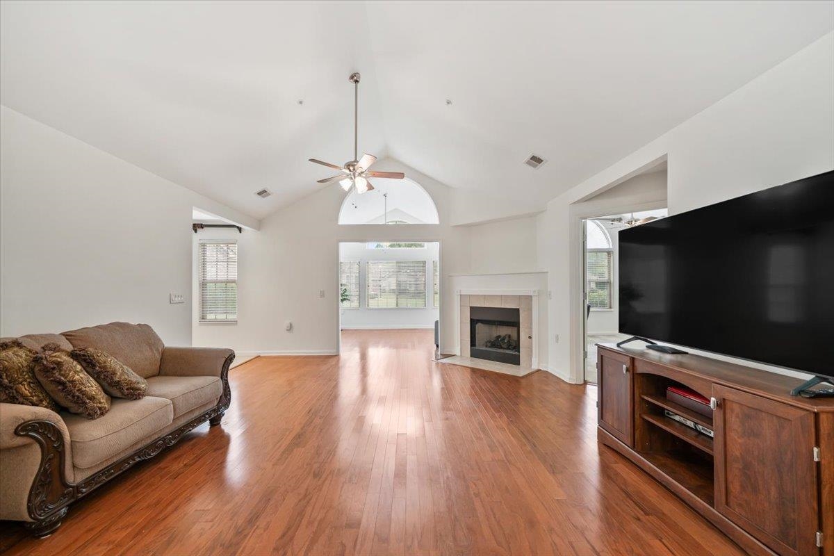 1700 W Southfield Cir Property Photo 8