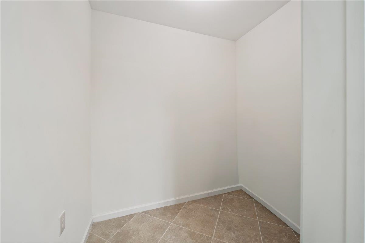 1700 W Southfield Cir Property Photo 23
