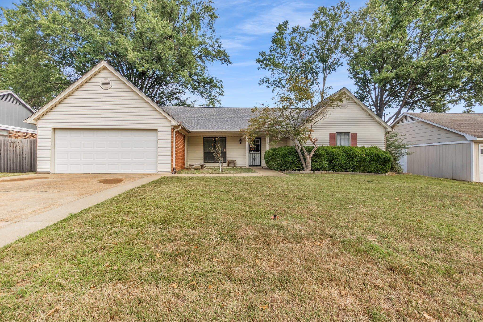 6388 BRIERGATE DR Property Photo 1
