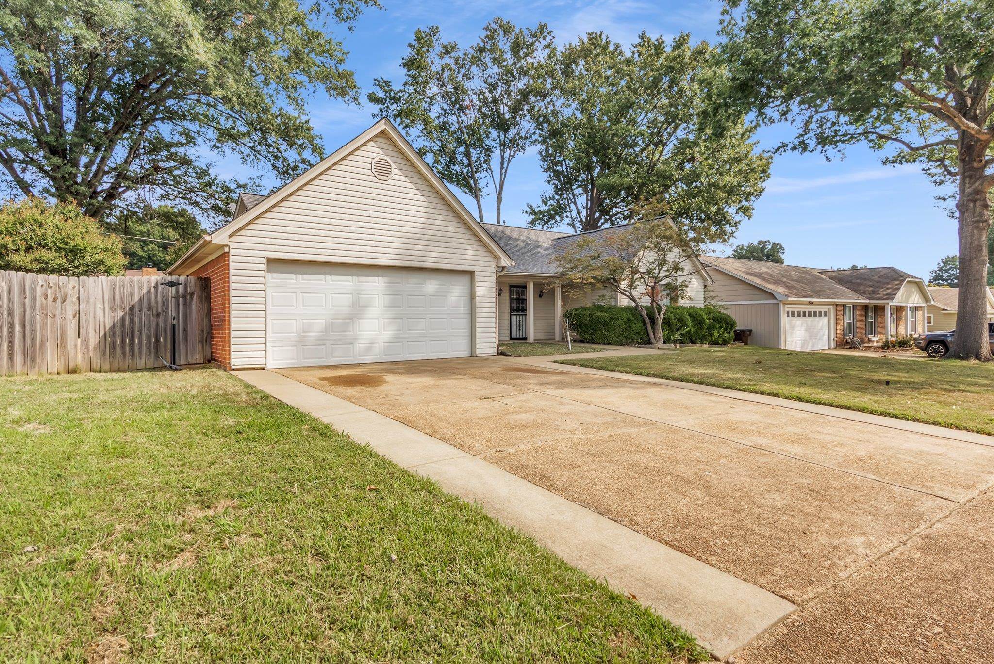 6388 Briergate Dr Property Photo 2