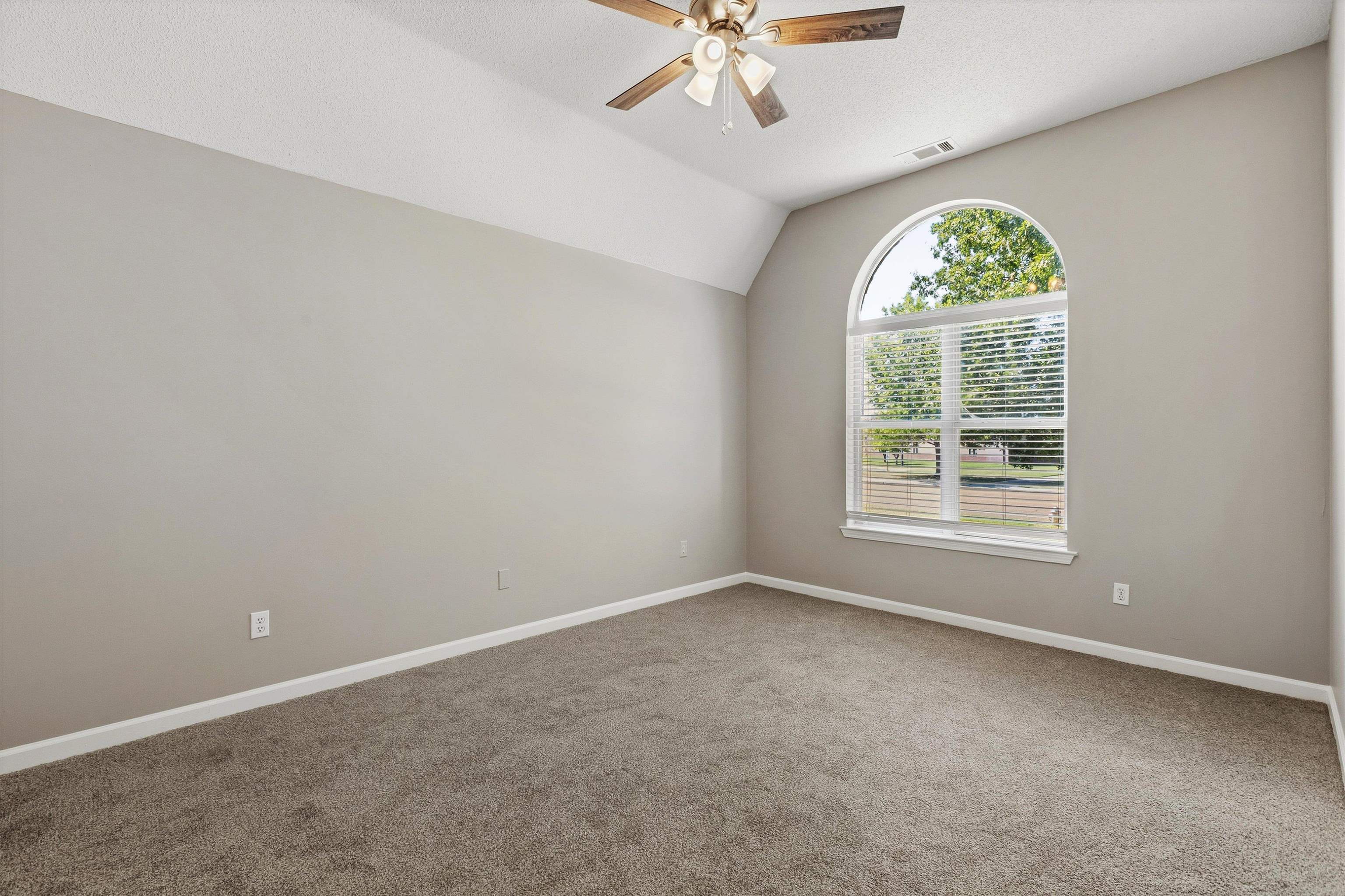4890 Rivercrest Ln Property Photo 16
