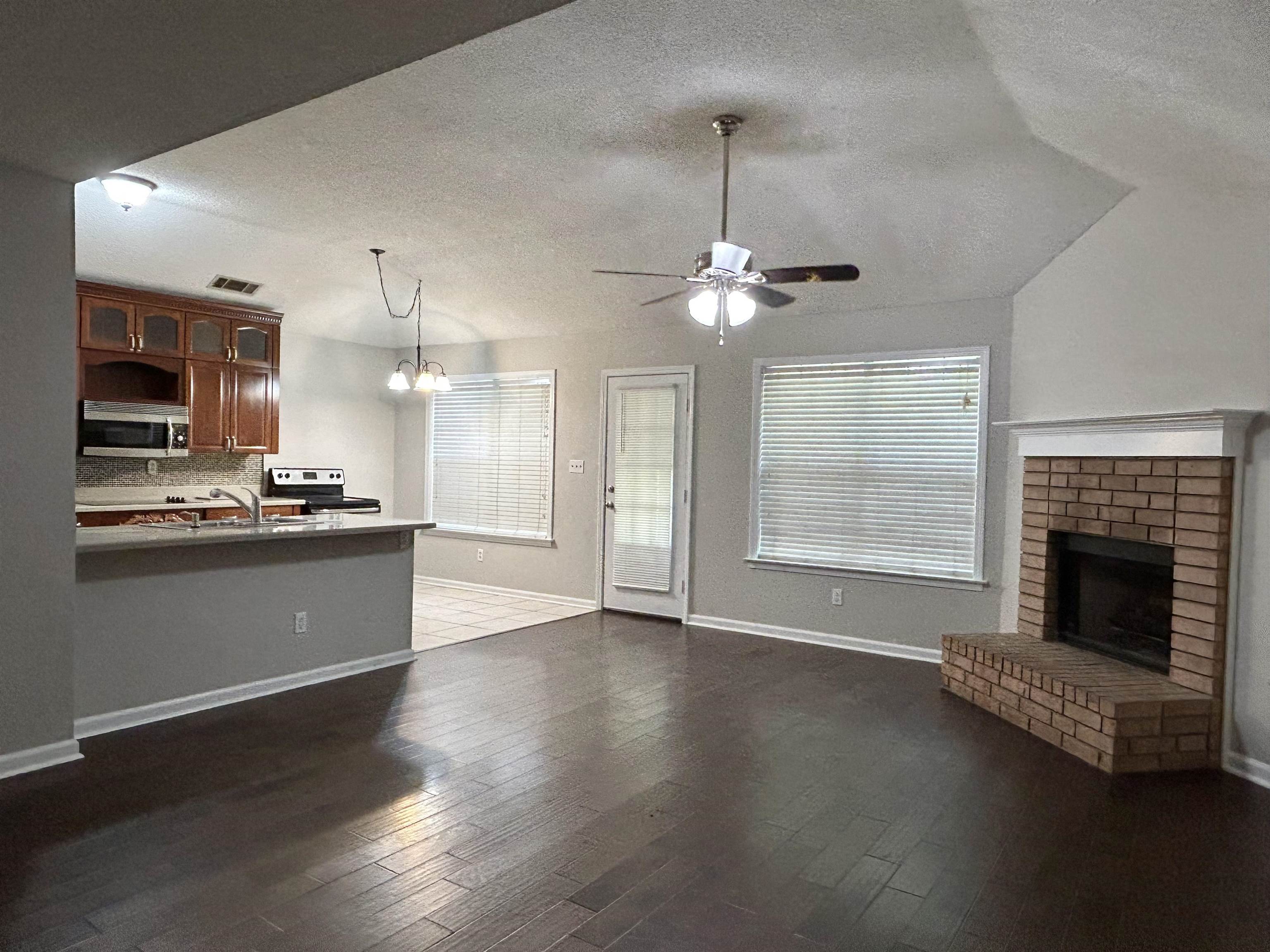 1117 Dove Hollow Cir W Property Photo 3