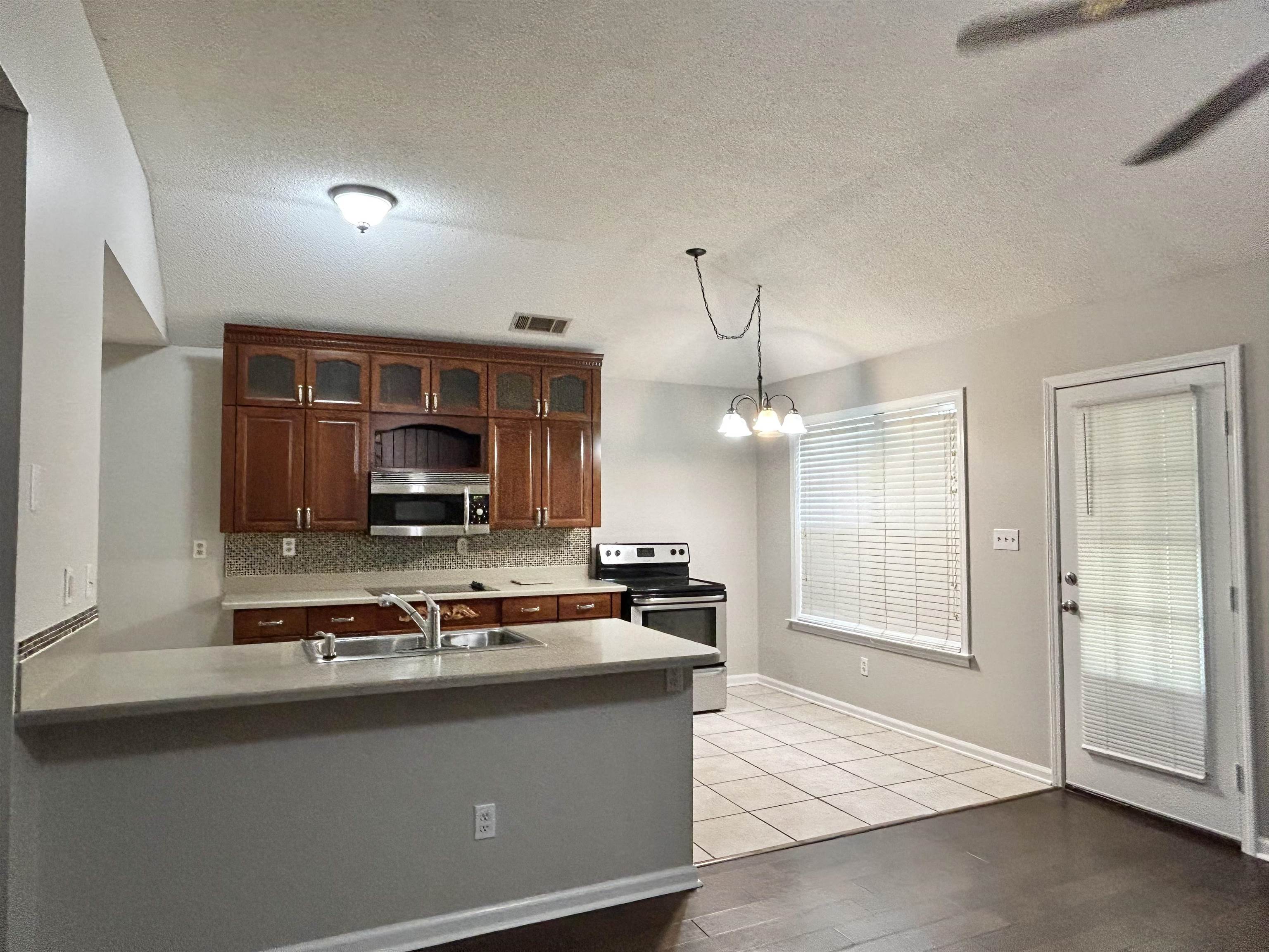 1117 Dove Hollow Cir W Property Photo 4