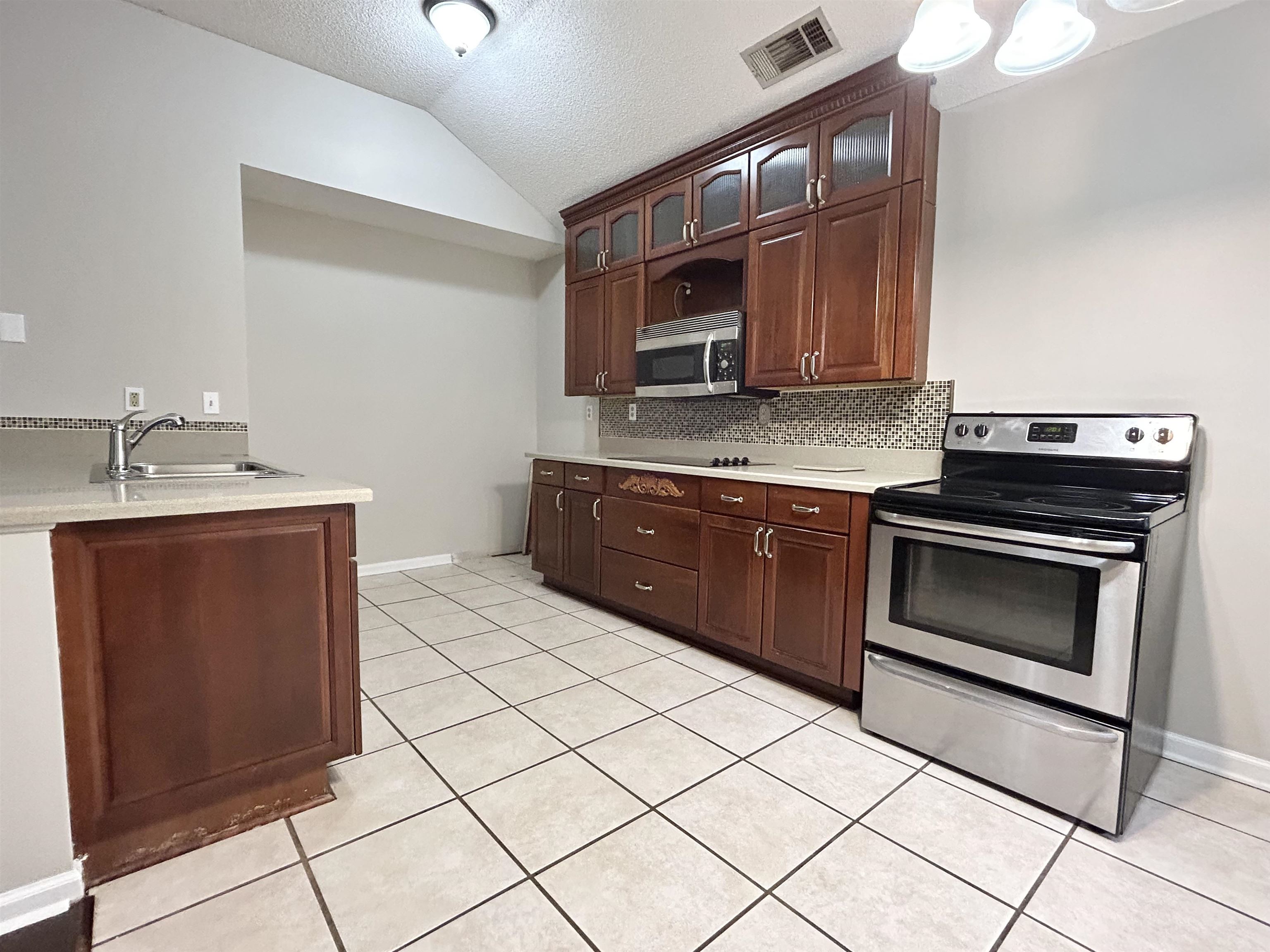 1117 Dove Hollow Cir W Property Photo 5