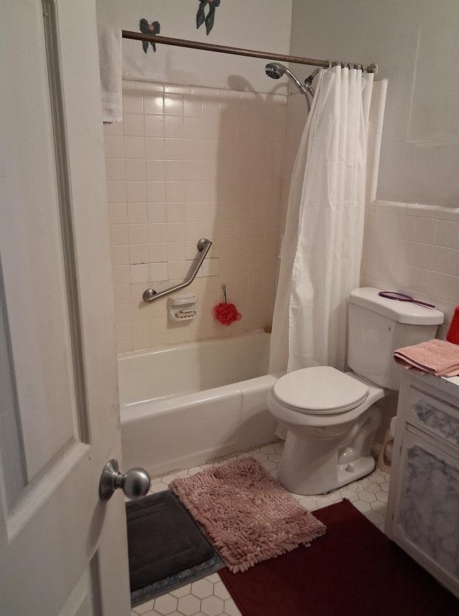 5439 Santa Barbara St Property Photo 6