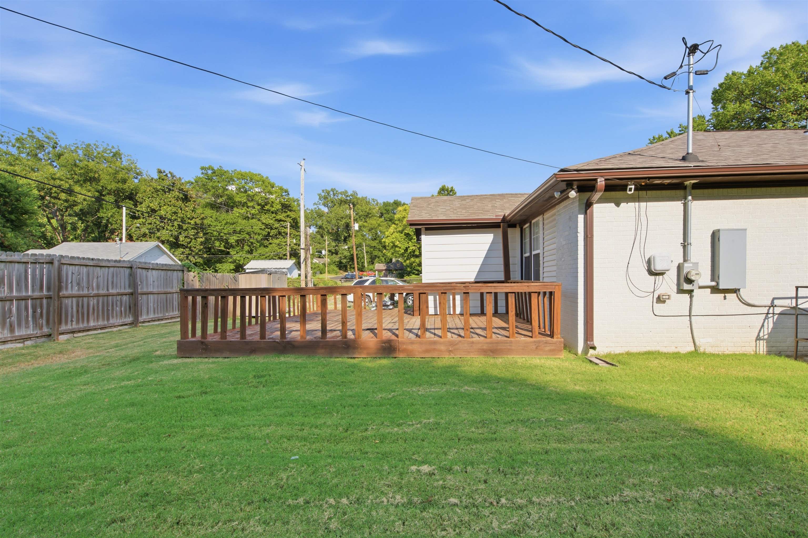 1386 Richmond Ave Property Photo 4
