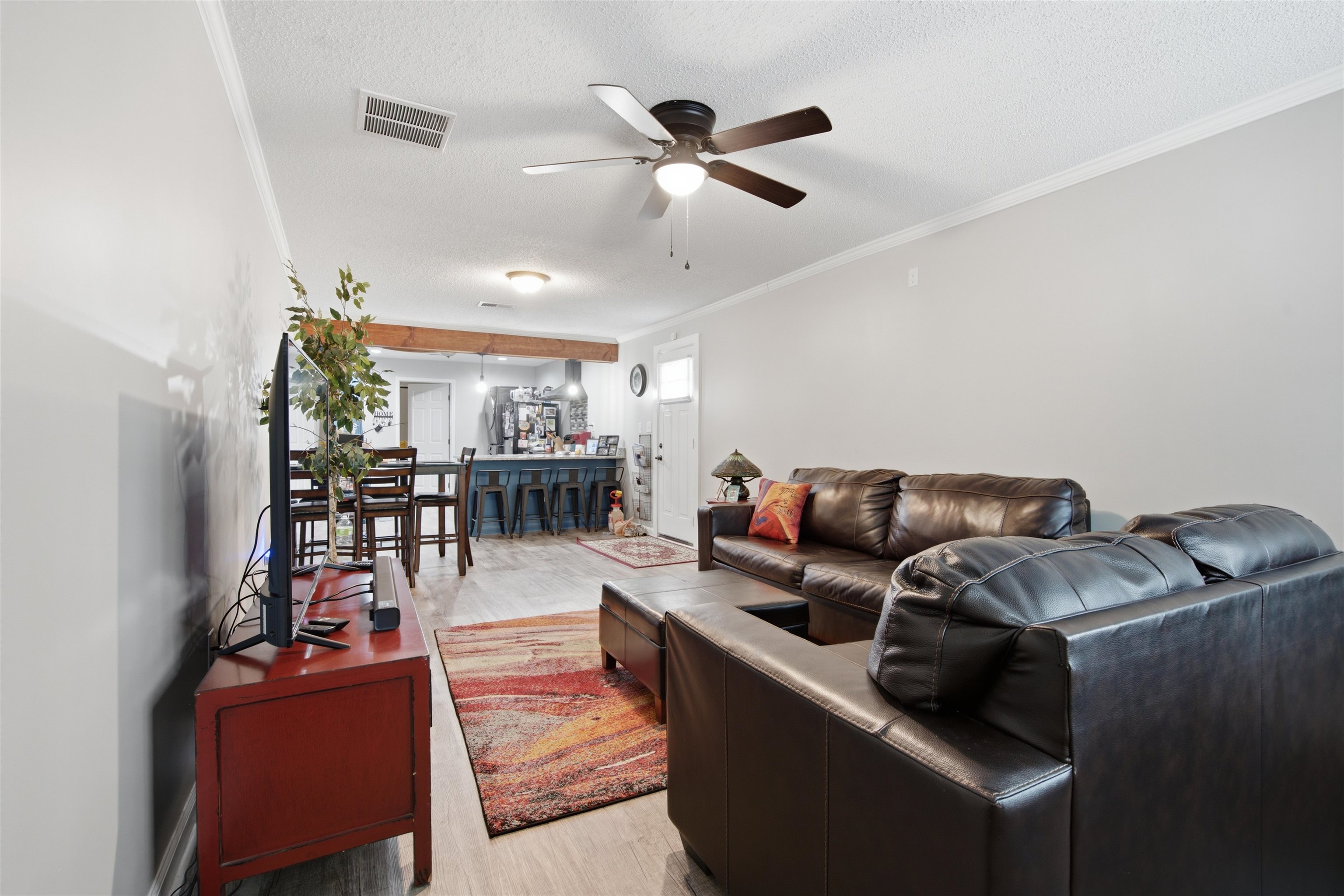 1386 Richmond Ave Property Photo 11