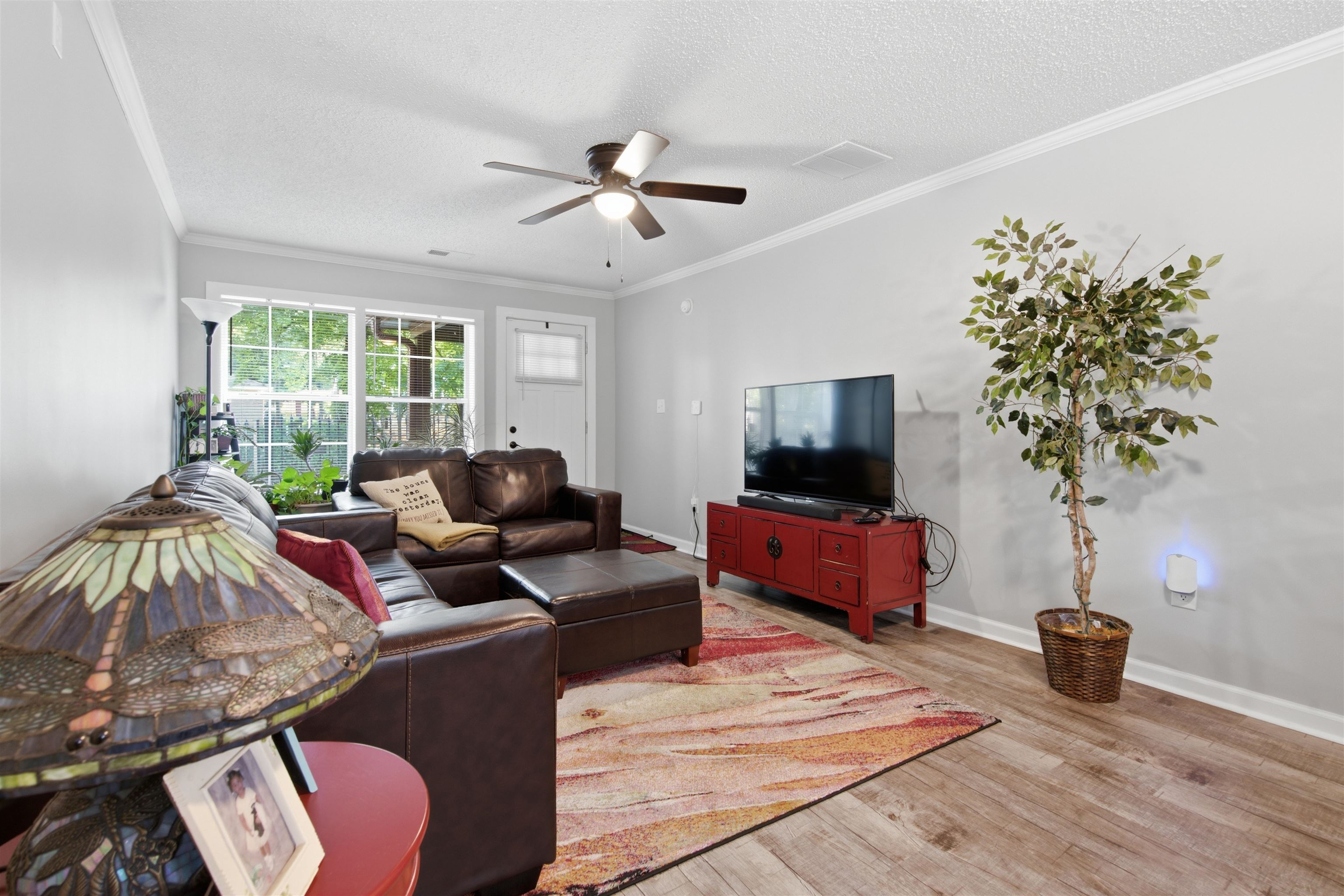 1386 Richmond Ave Property Photo 12