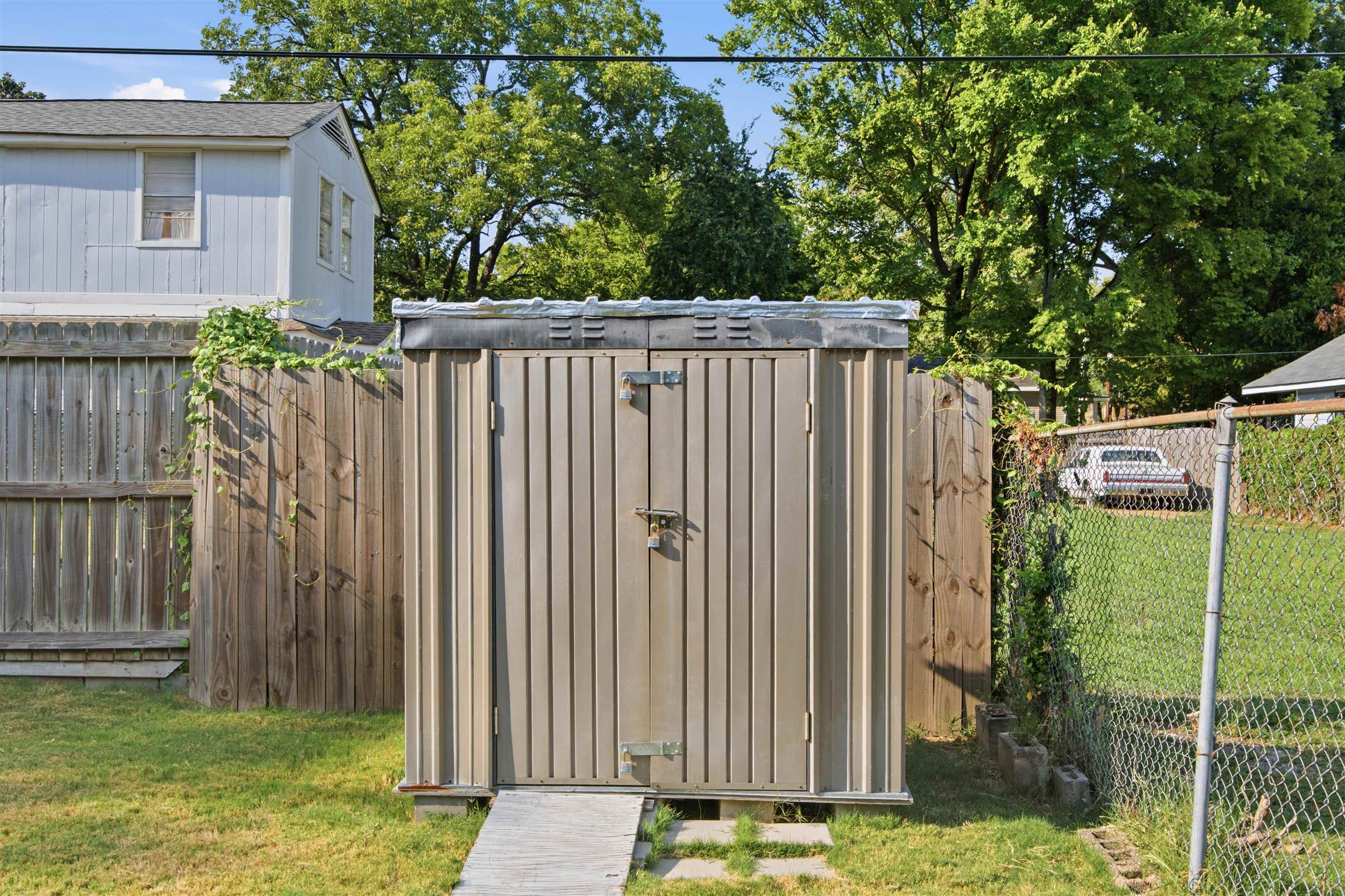 1386 Richmond Ave Property Photo 17