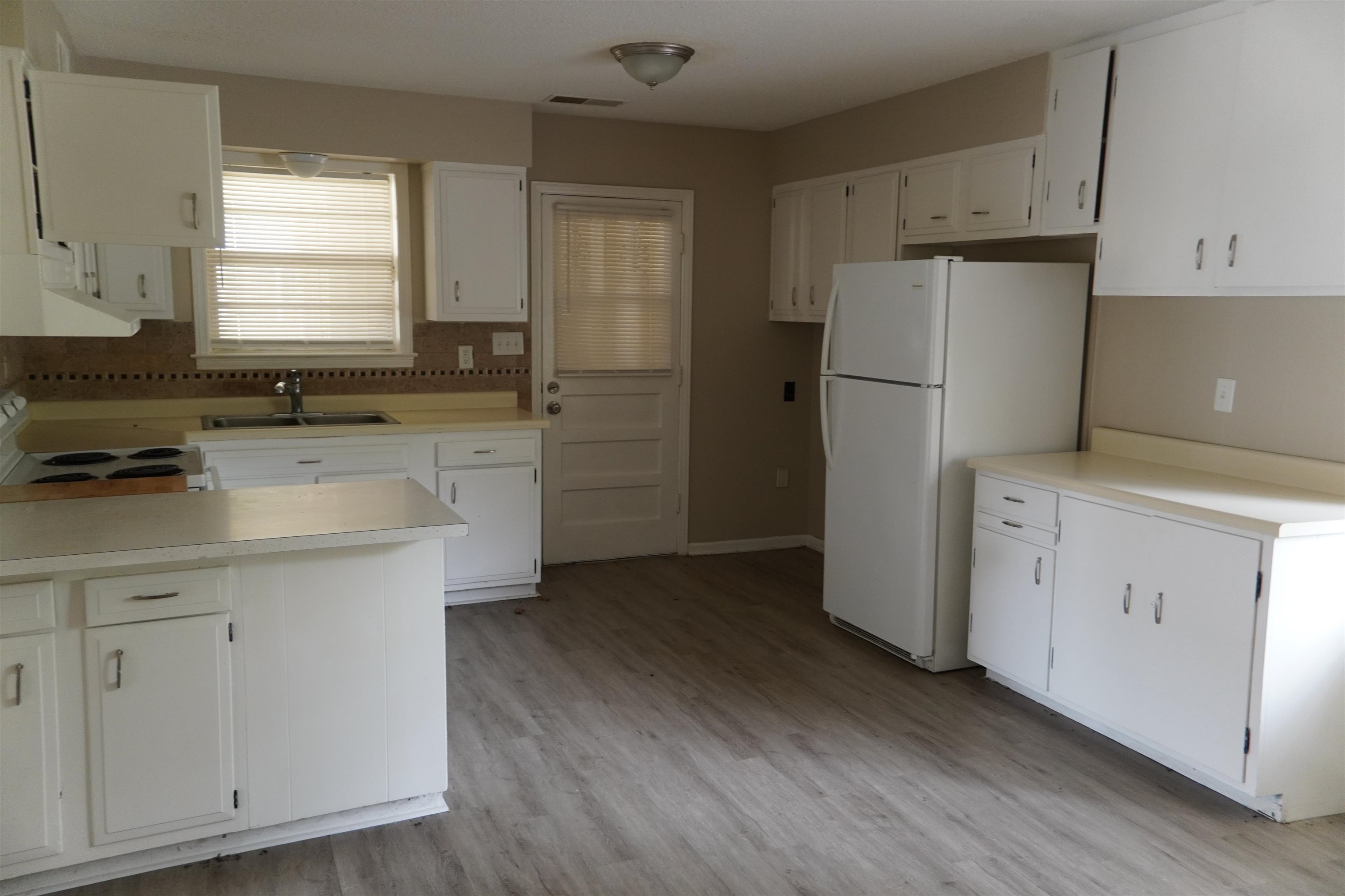 3919 Dante Ave Property Photo 3
