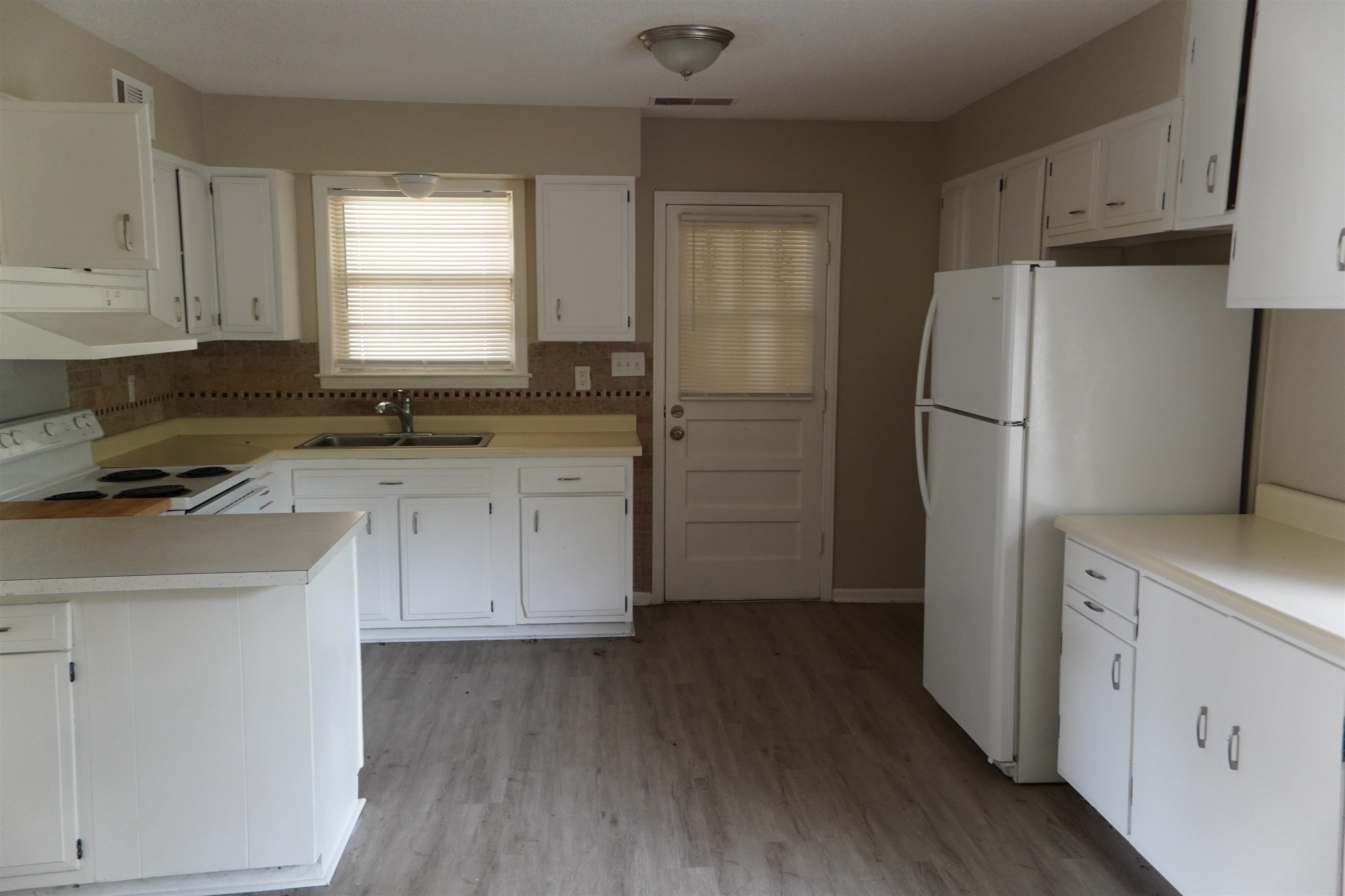 3919 Dante Ave Property Photo 4