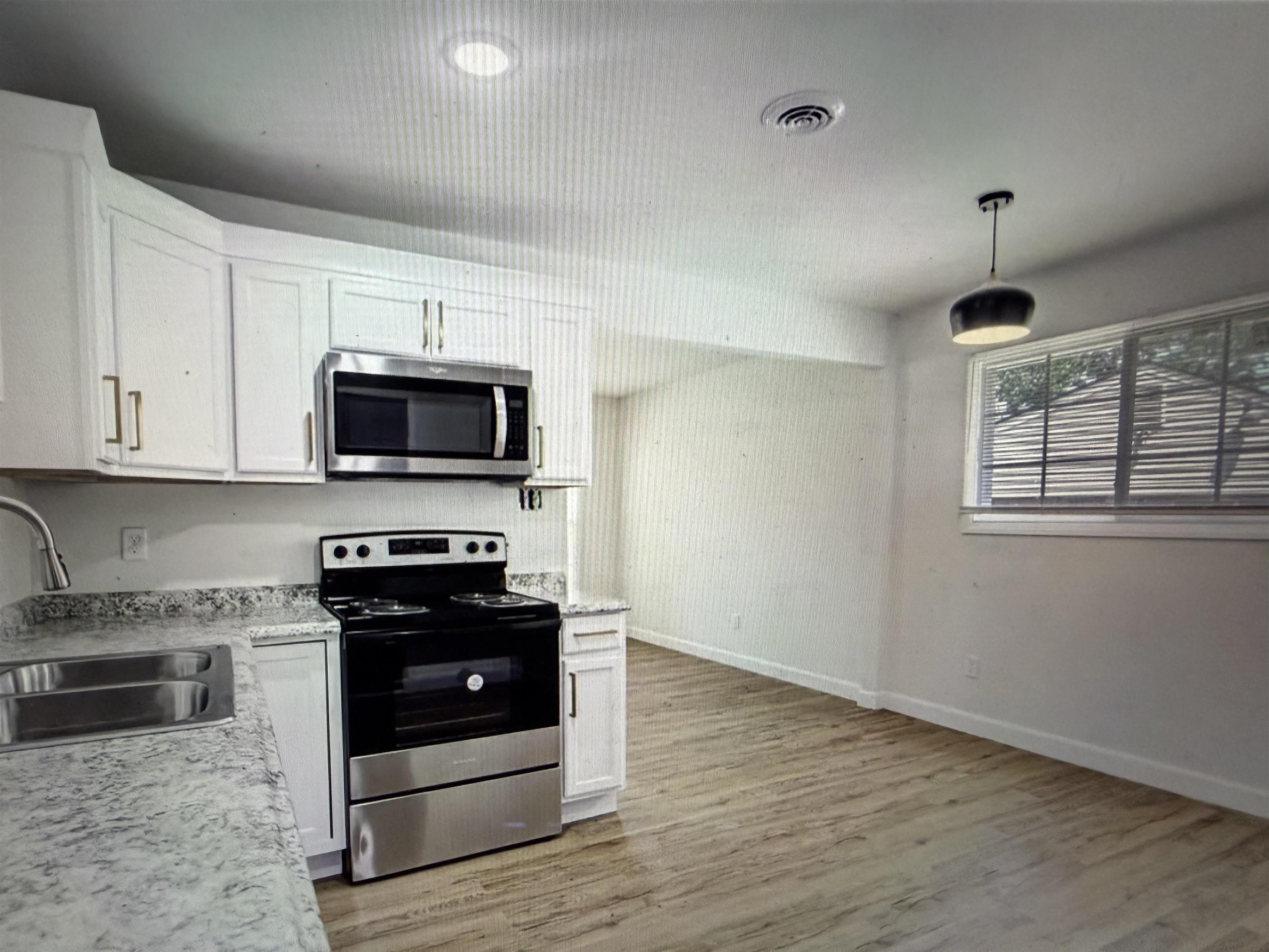 4838 Shayne Ln Property Photo 4