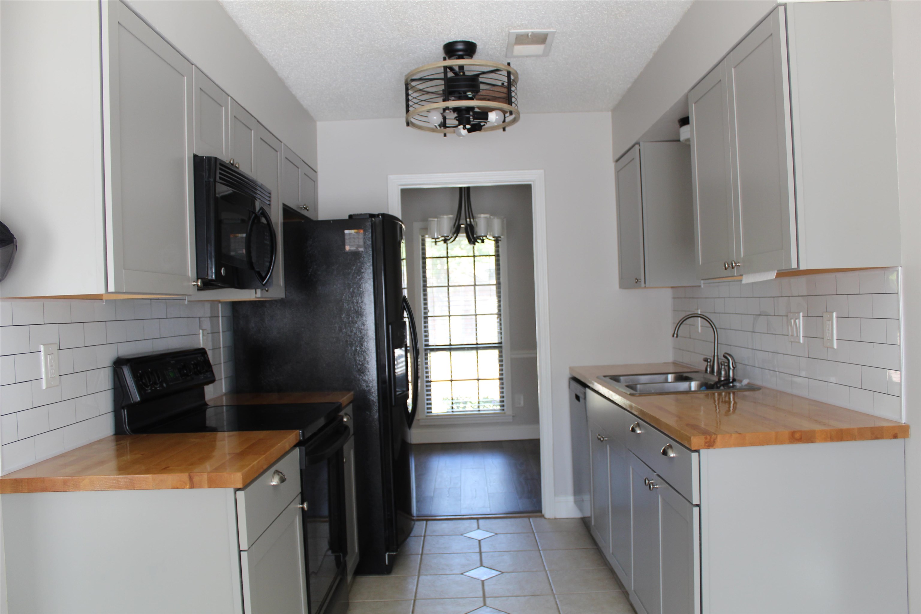 3100 Mary Elizabeth Dr Property Photo 3