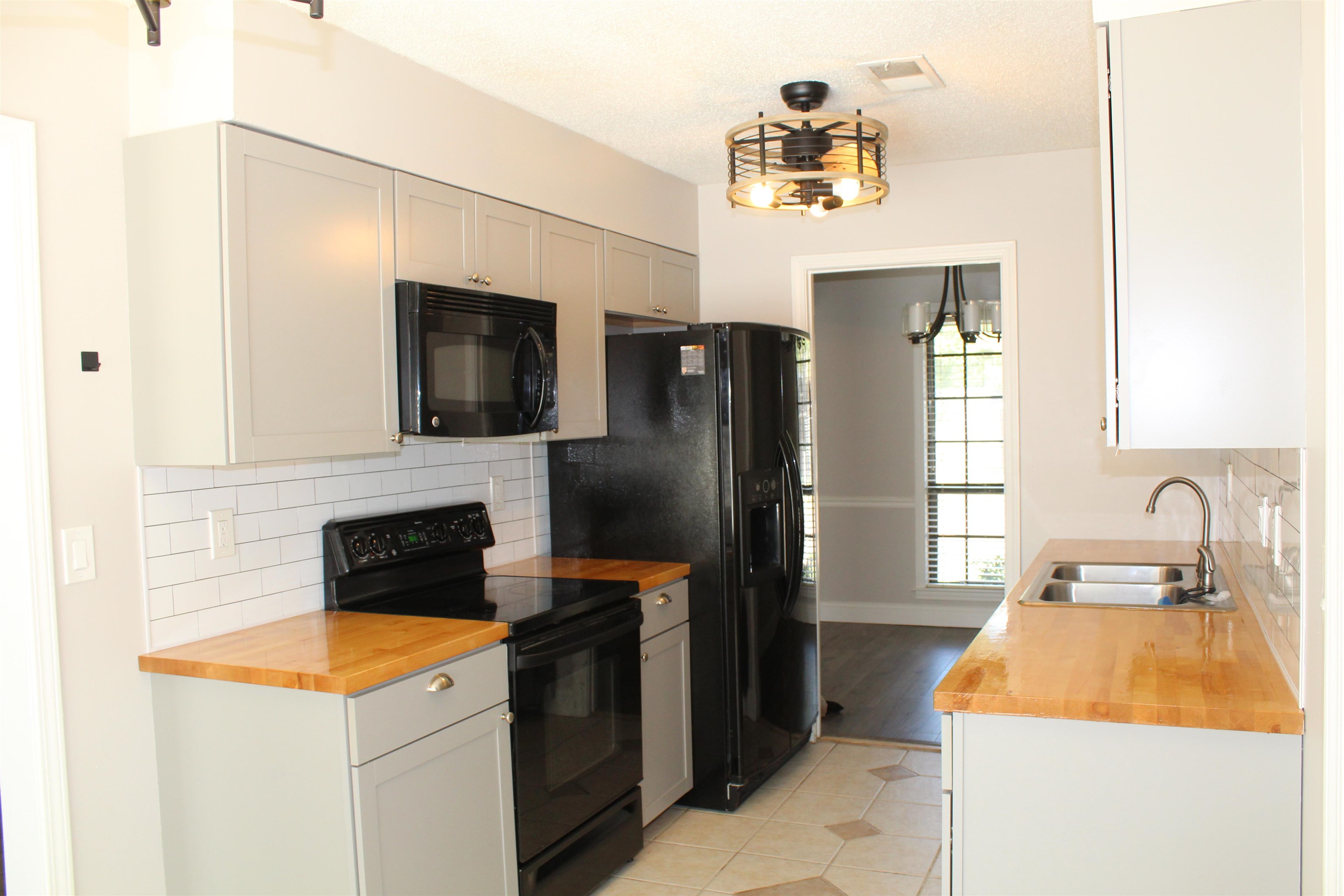 3100 Mary Elizabeth Dr Property Photo 4