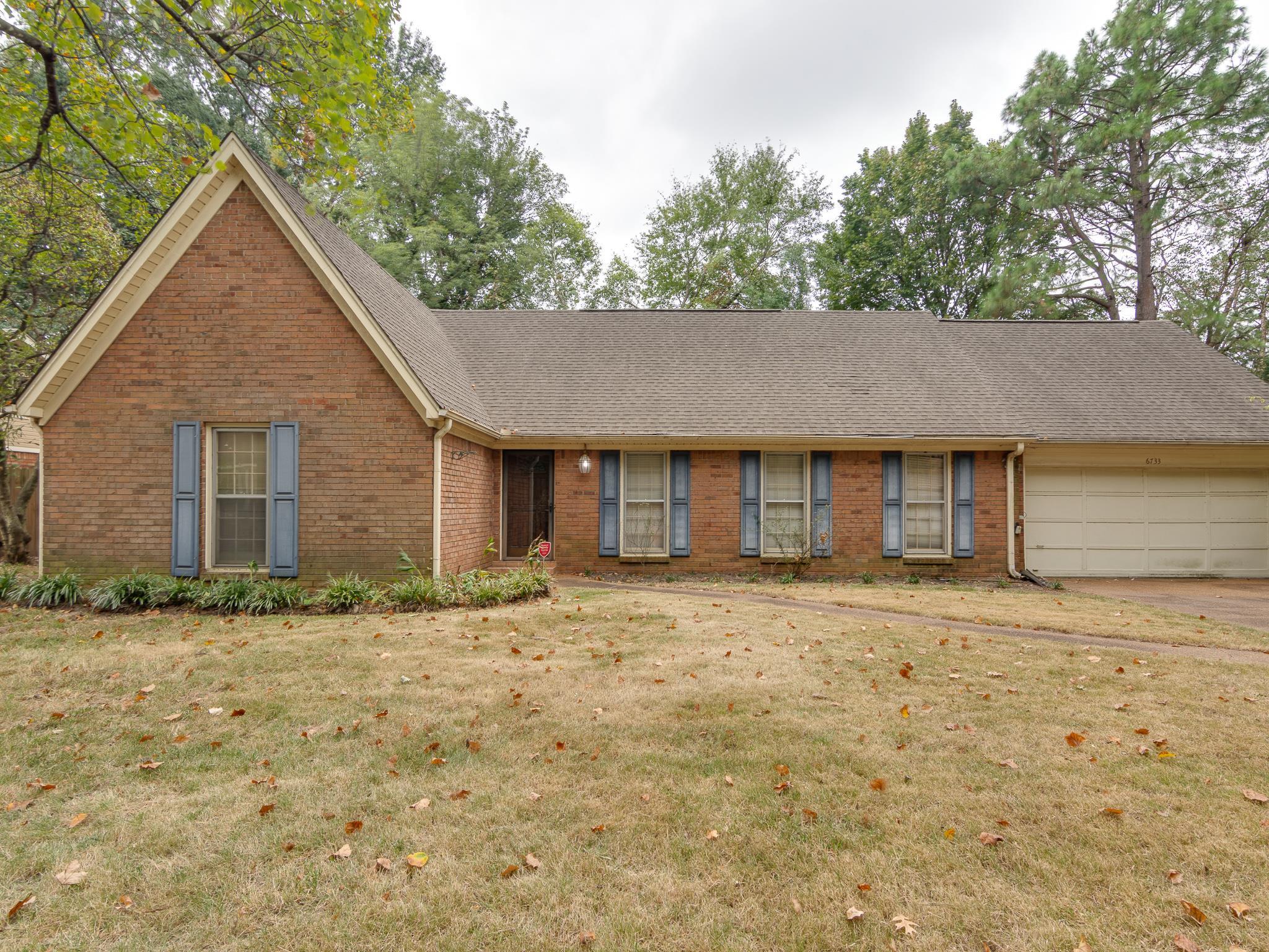 6733 AMERSHAM DR Property Photo 1