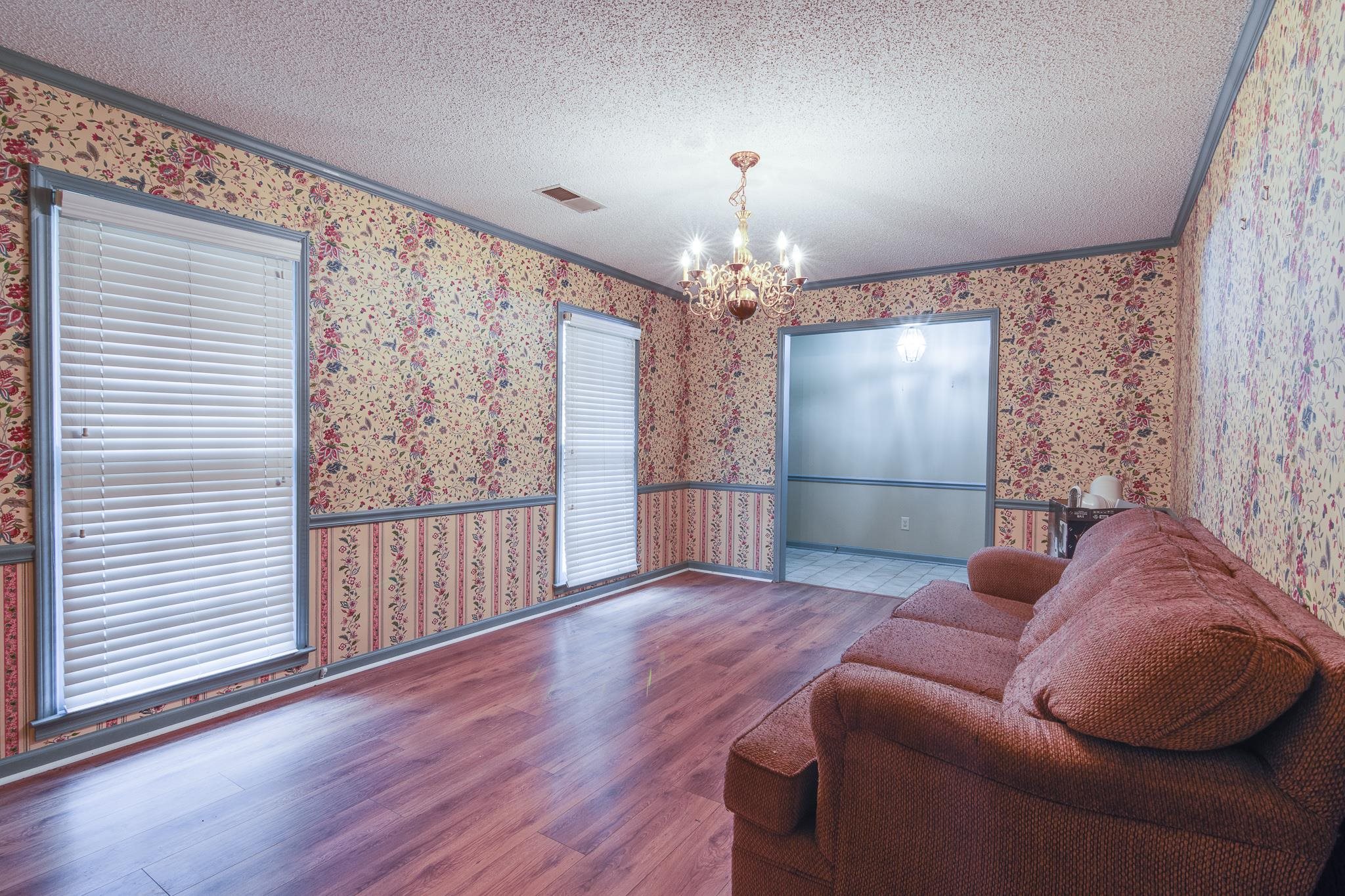 6733 Amersham Dr Property Photo 3