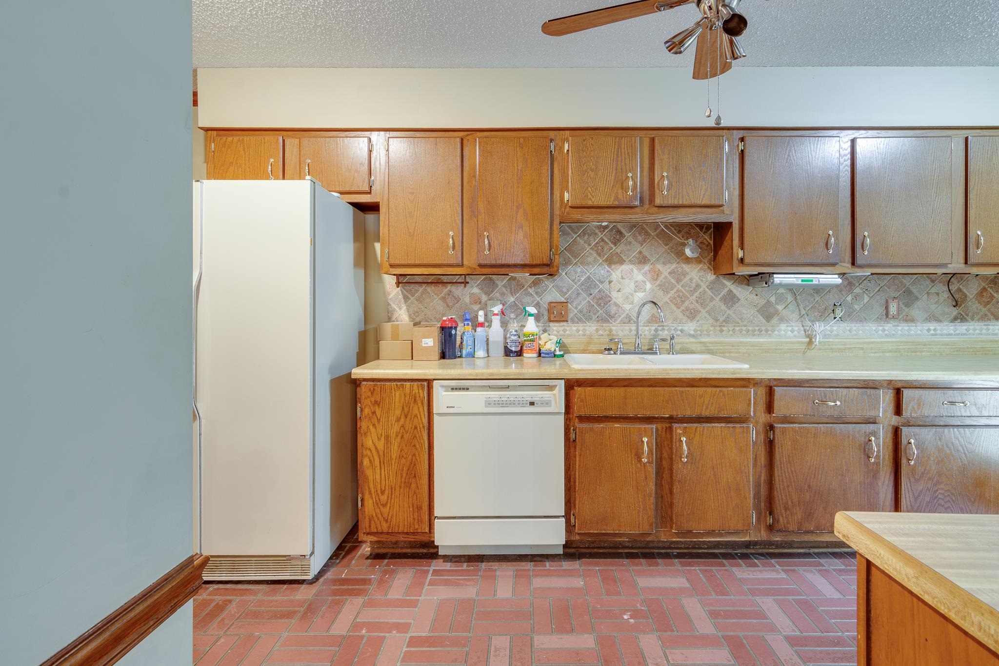 6733 Amersham Dr Property Photo 4