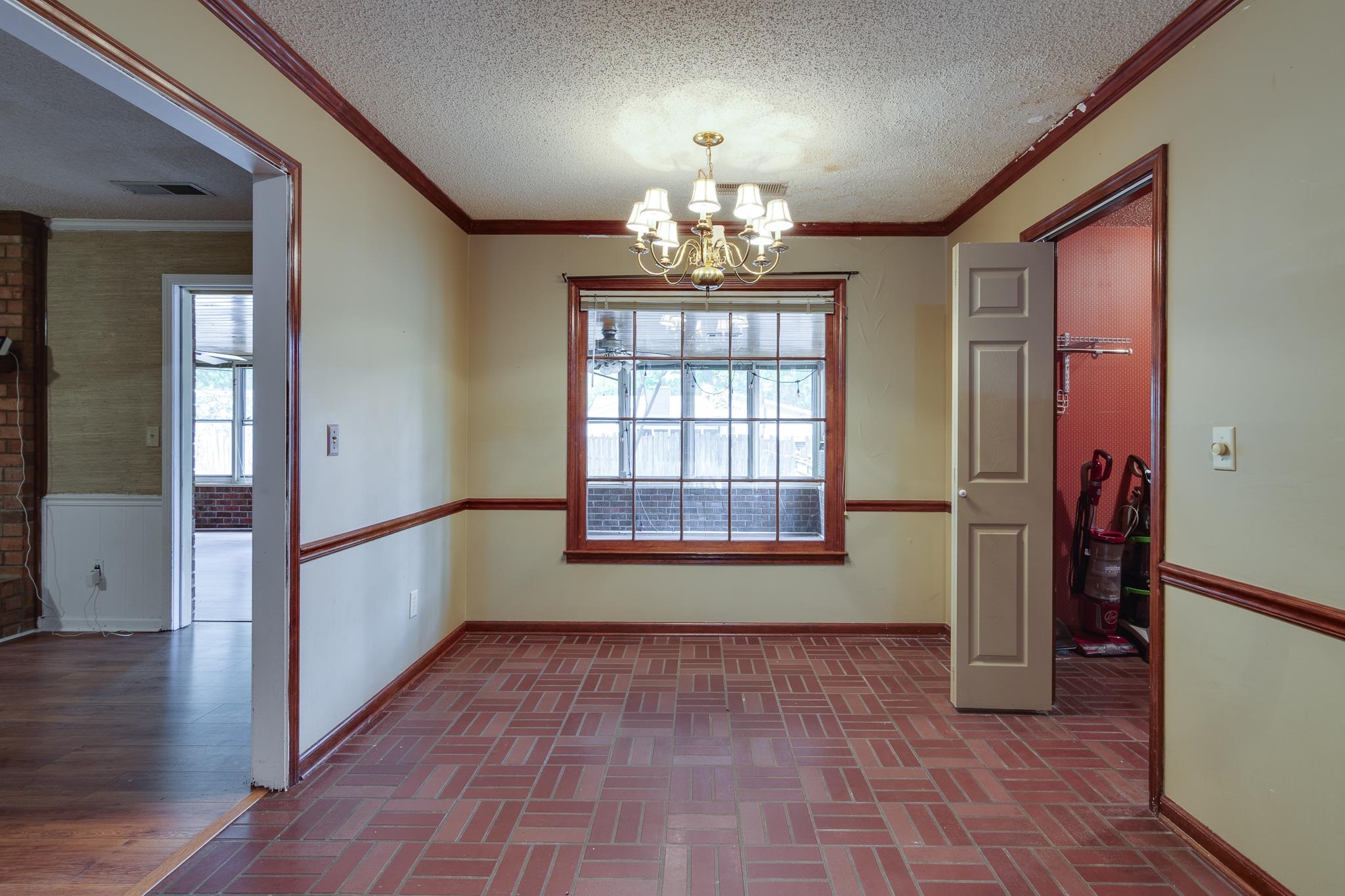 6733 Amersham Dr Property Photo 7
