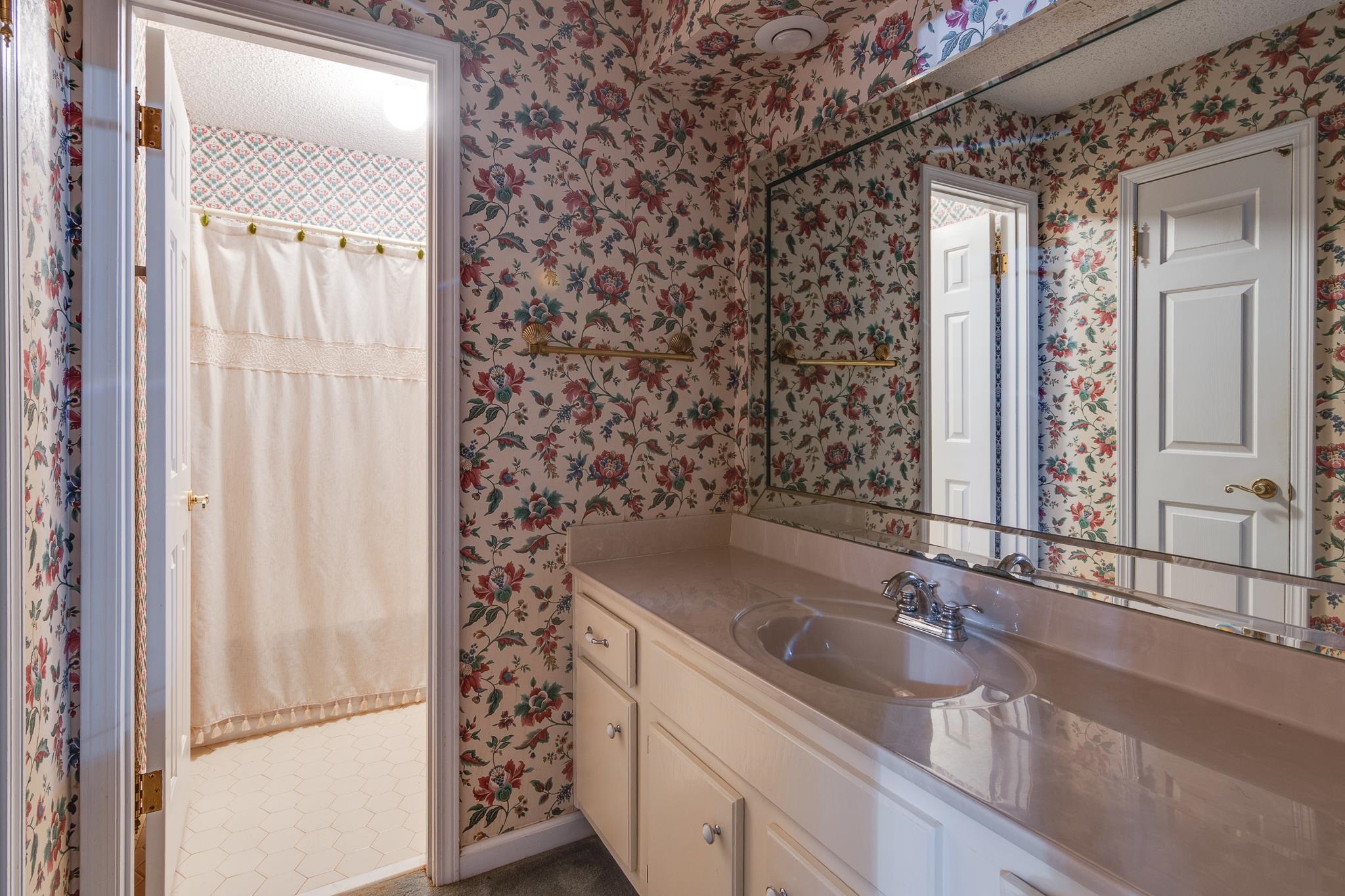 6733 Amersham Dr Property Photo 14