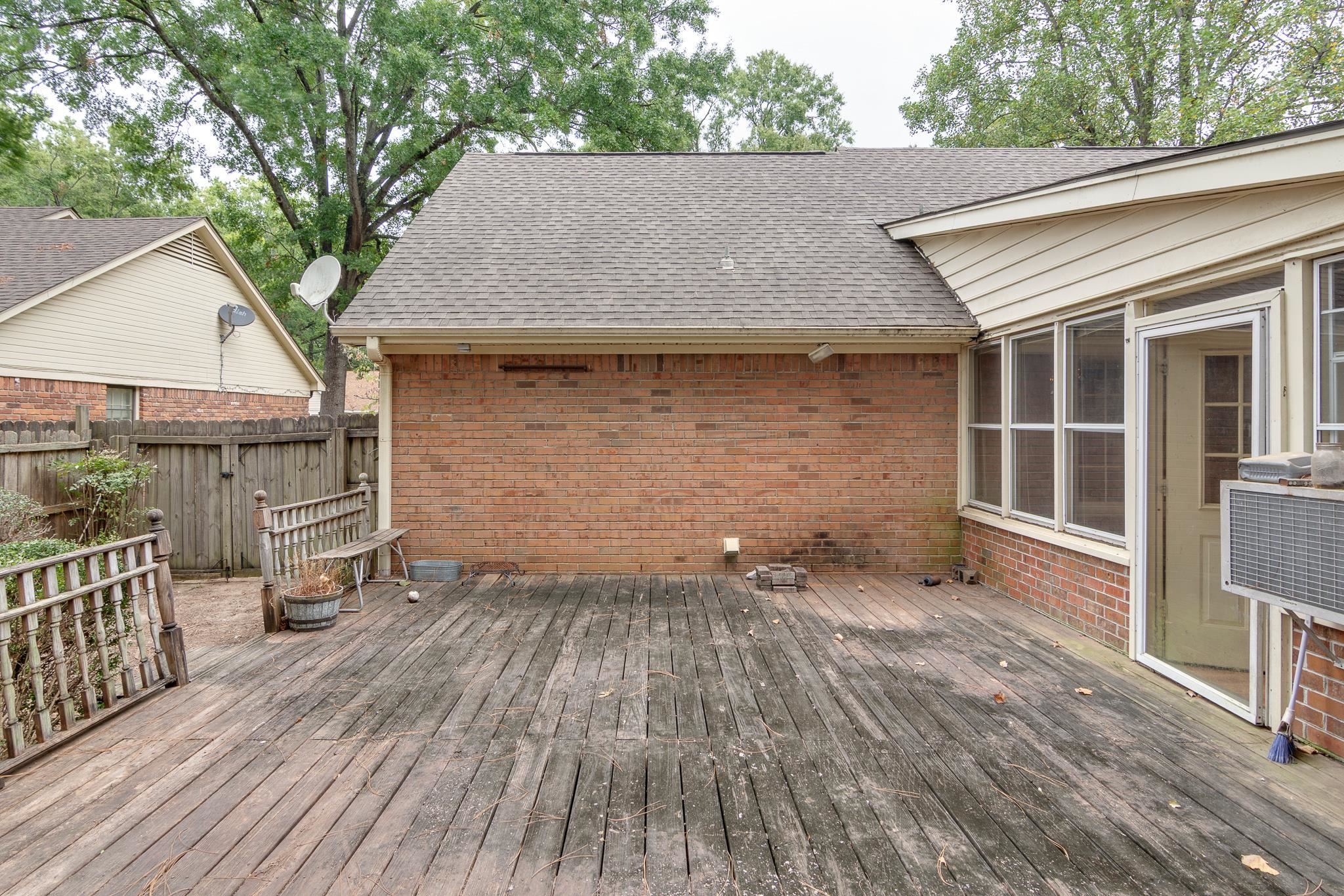 6733 Amersham Dr Property Photo 22