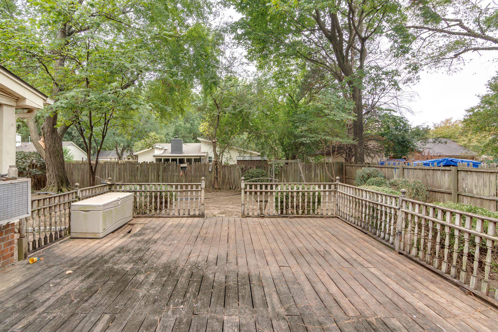 6733 Amersham Dr Property Photo 23
