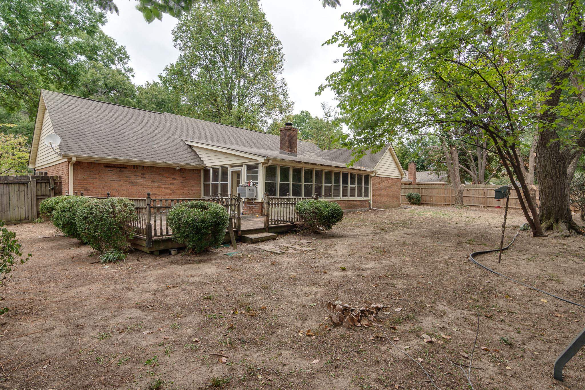 6733 Amersham Dr Property Photo 24