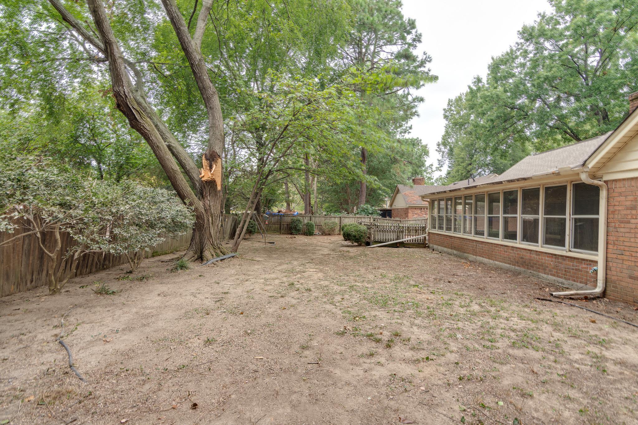 6733 Amersham Dr Property Photo 25