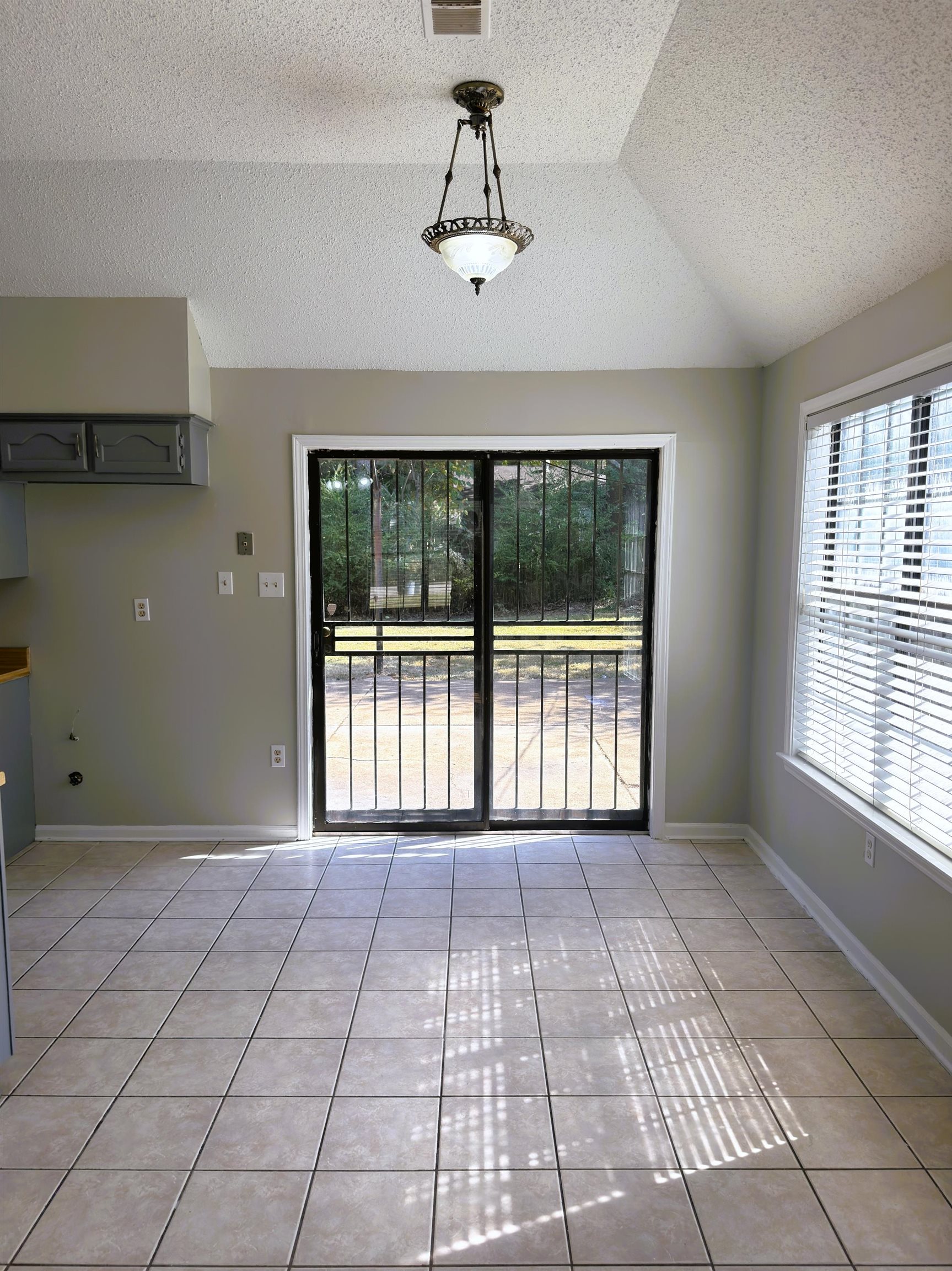 6625 Chauncey Ave Property Photo 5