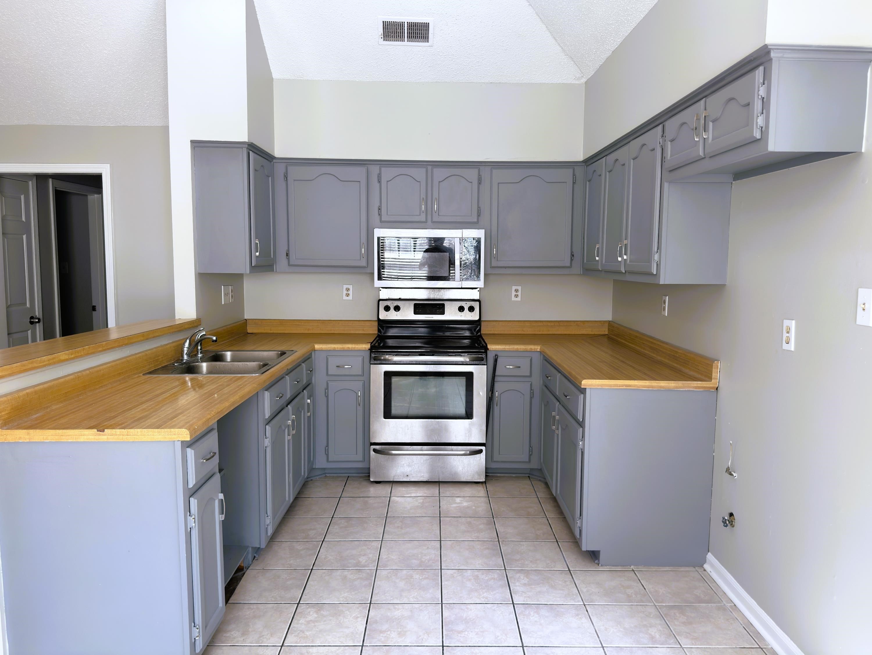 6625 Chauncey Ave Property Photo 6