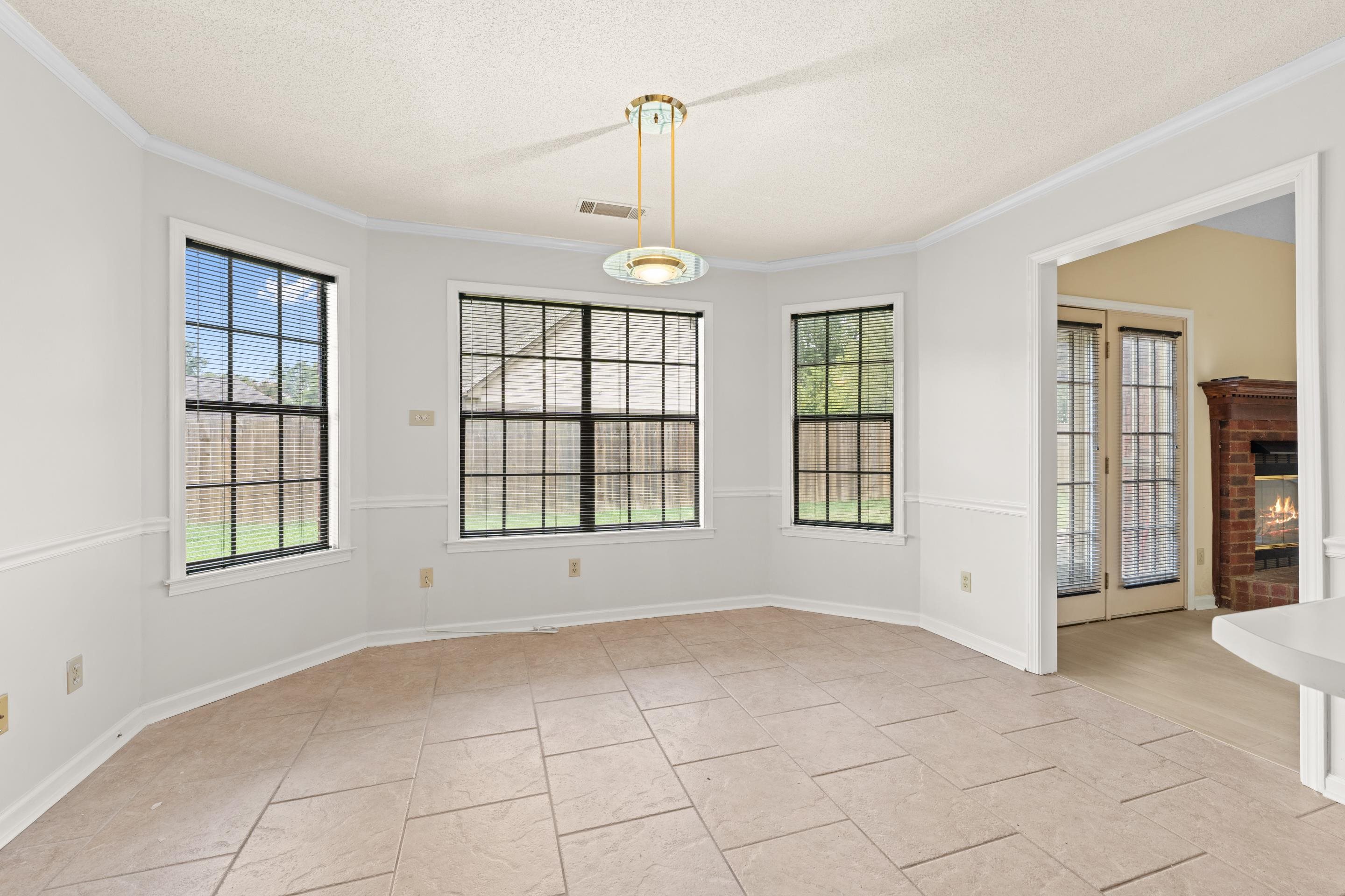 6598 Stonetrace Dr Property Photo 7