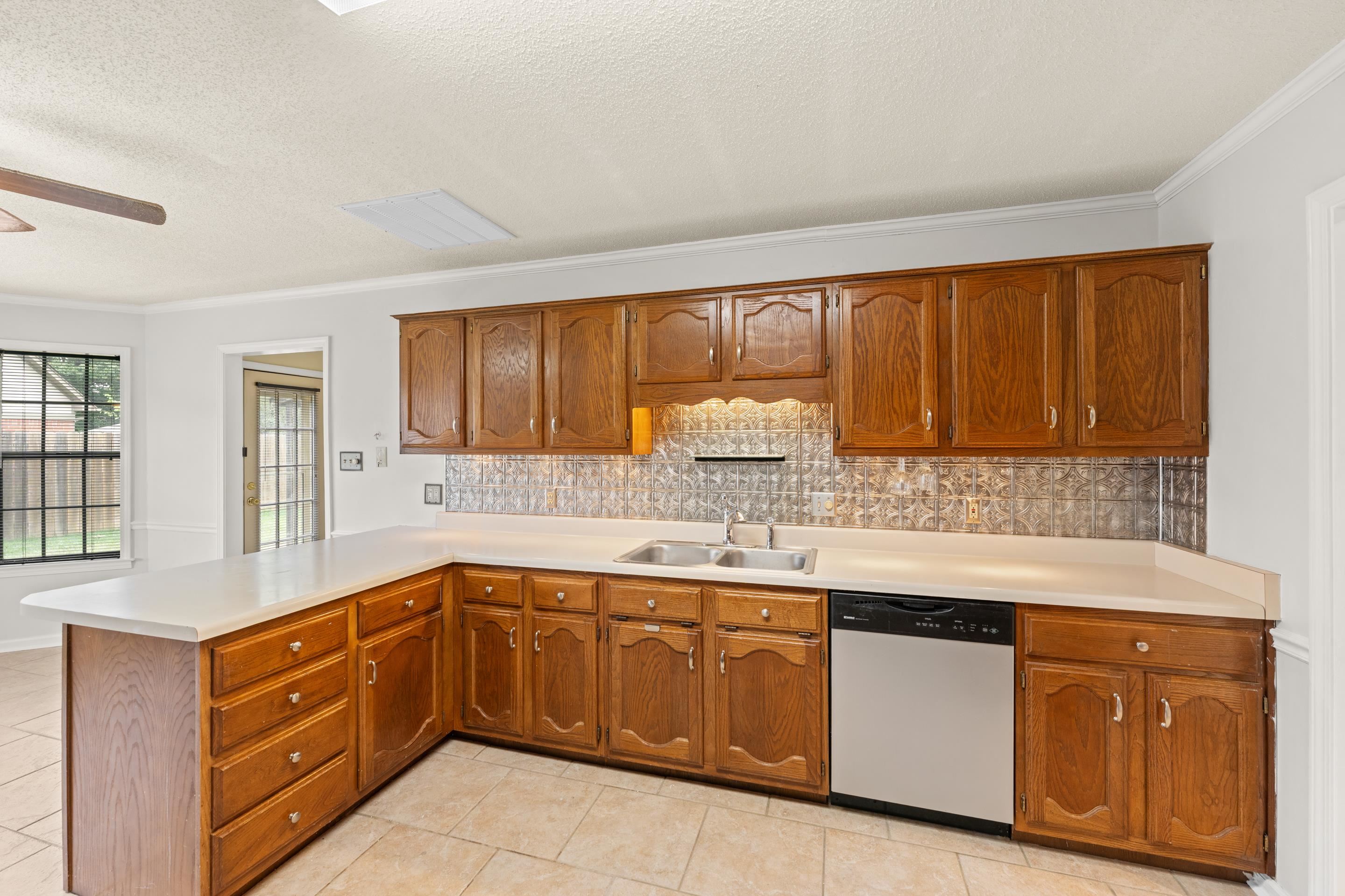 6598 Stonetrace Dr Property Photo 9