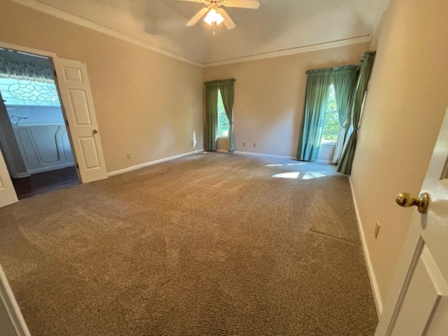 110 Shady Oaks Dr Property Photo 8