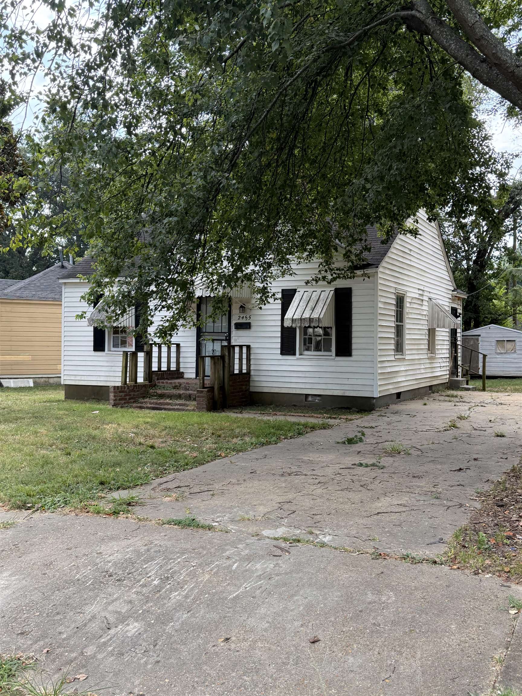 2455 Twain Ave Property Photo 1