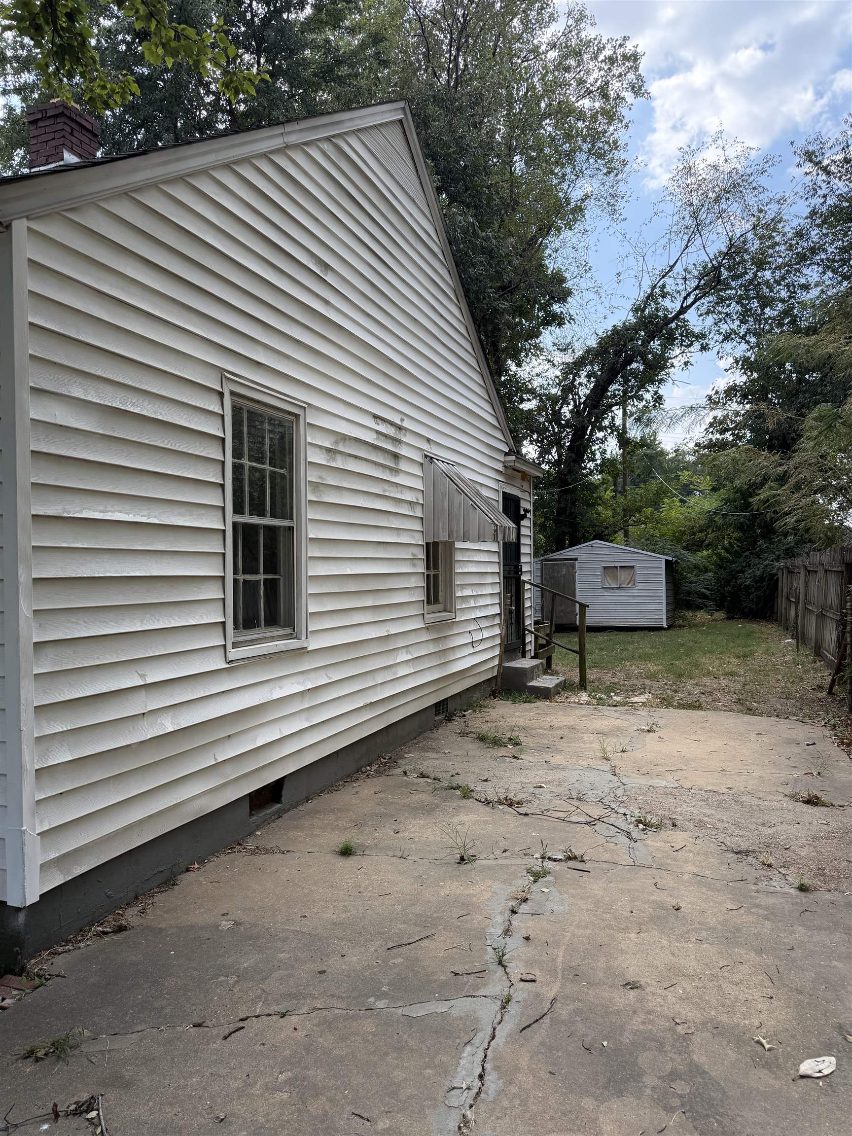 2455 Twain Ave Property Photo 3