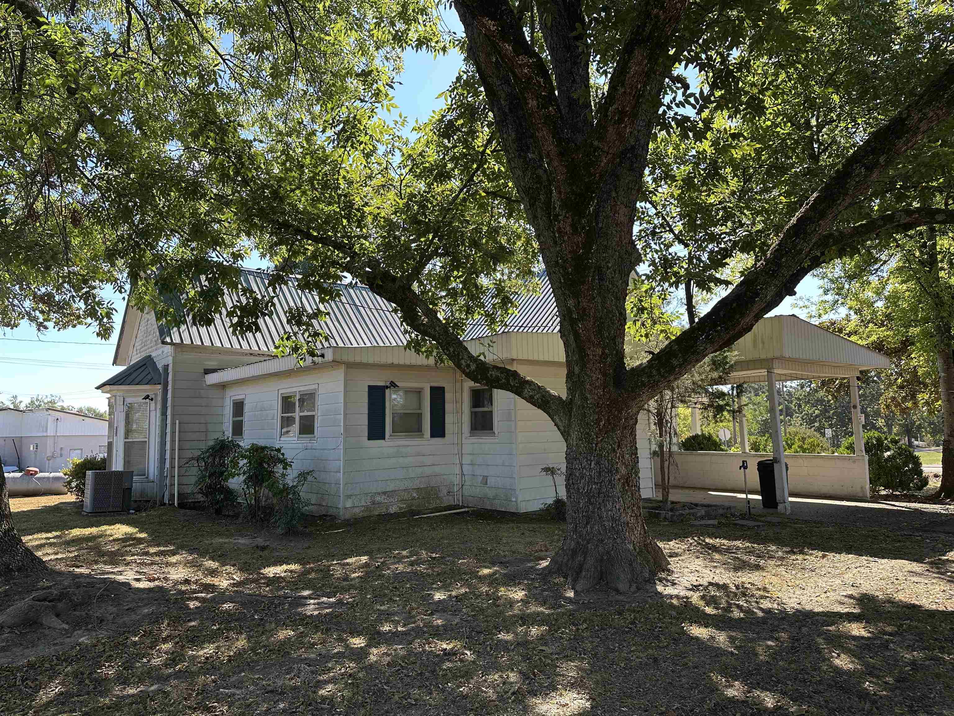 8382 Highway 142 Hwy Property Photo 4
