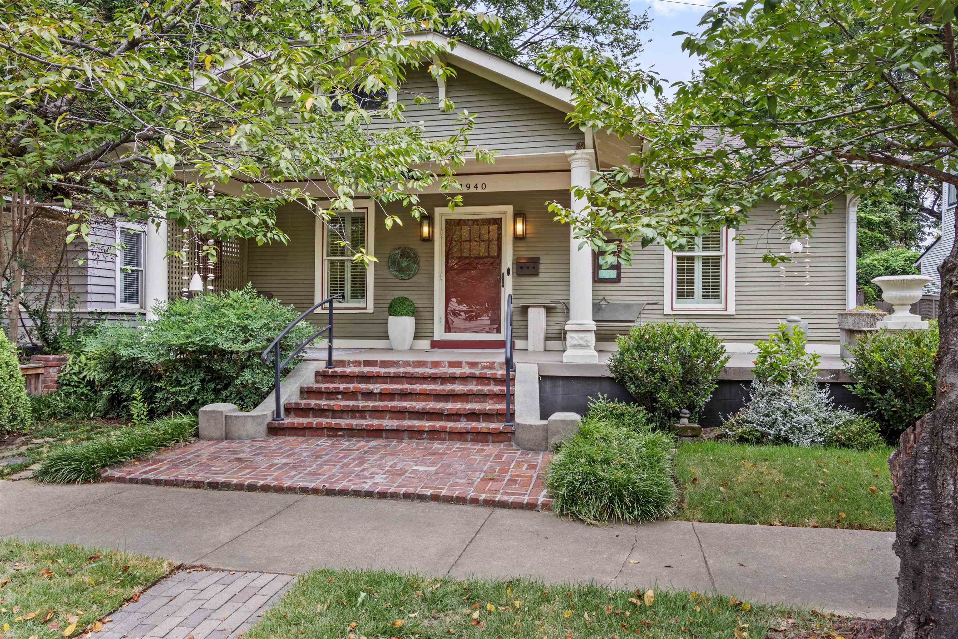 1940 Carr Ave Property Photo 1