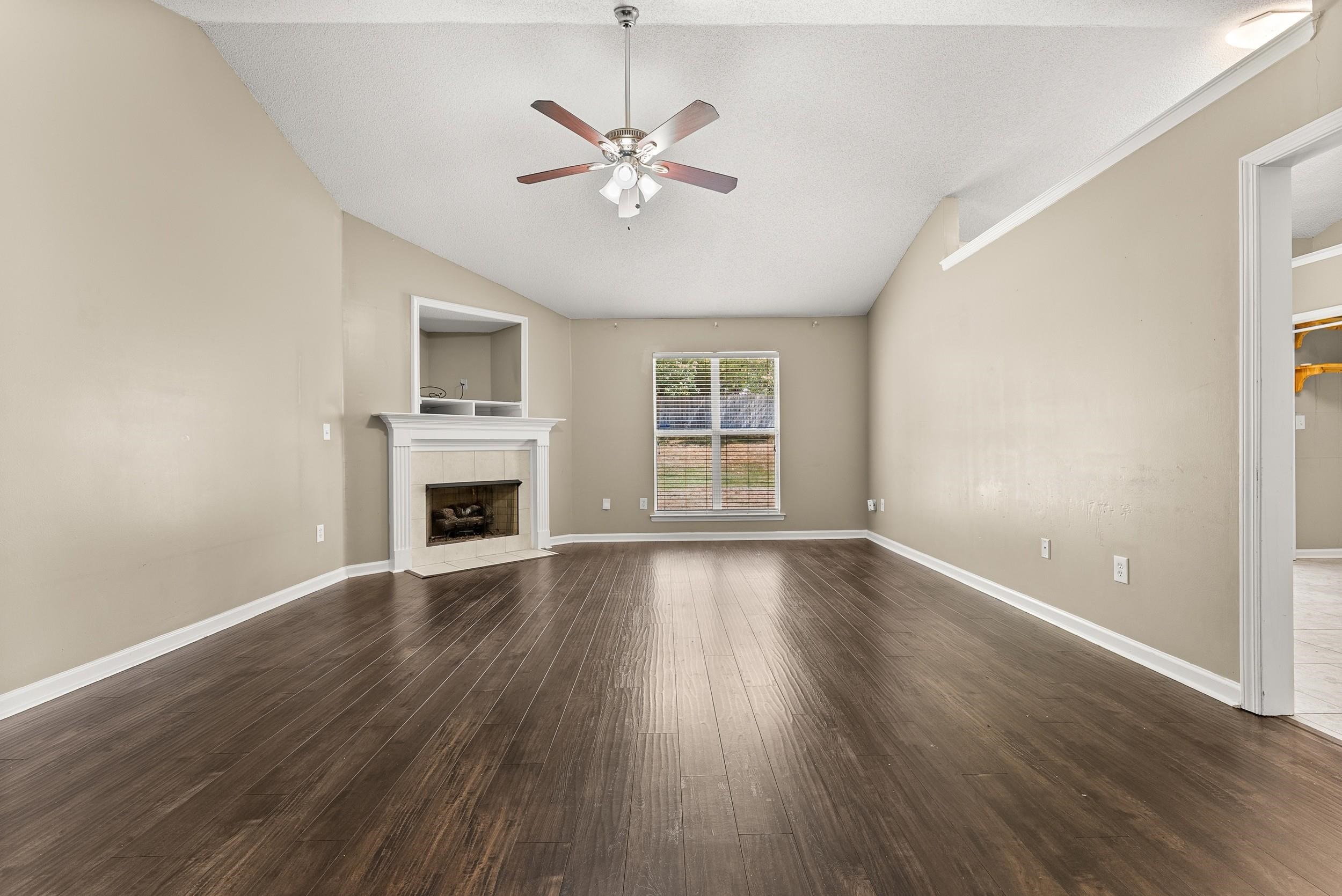4062 Rosebury Ln Property Photo 3